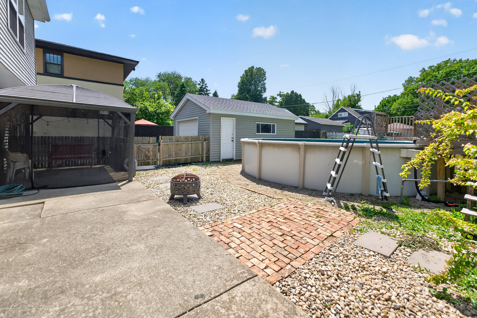 402 S Ahrens Avenue, Lombard, IL 60148