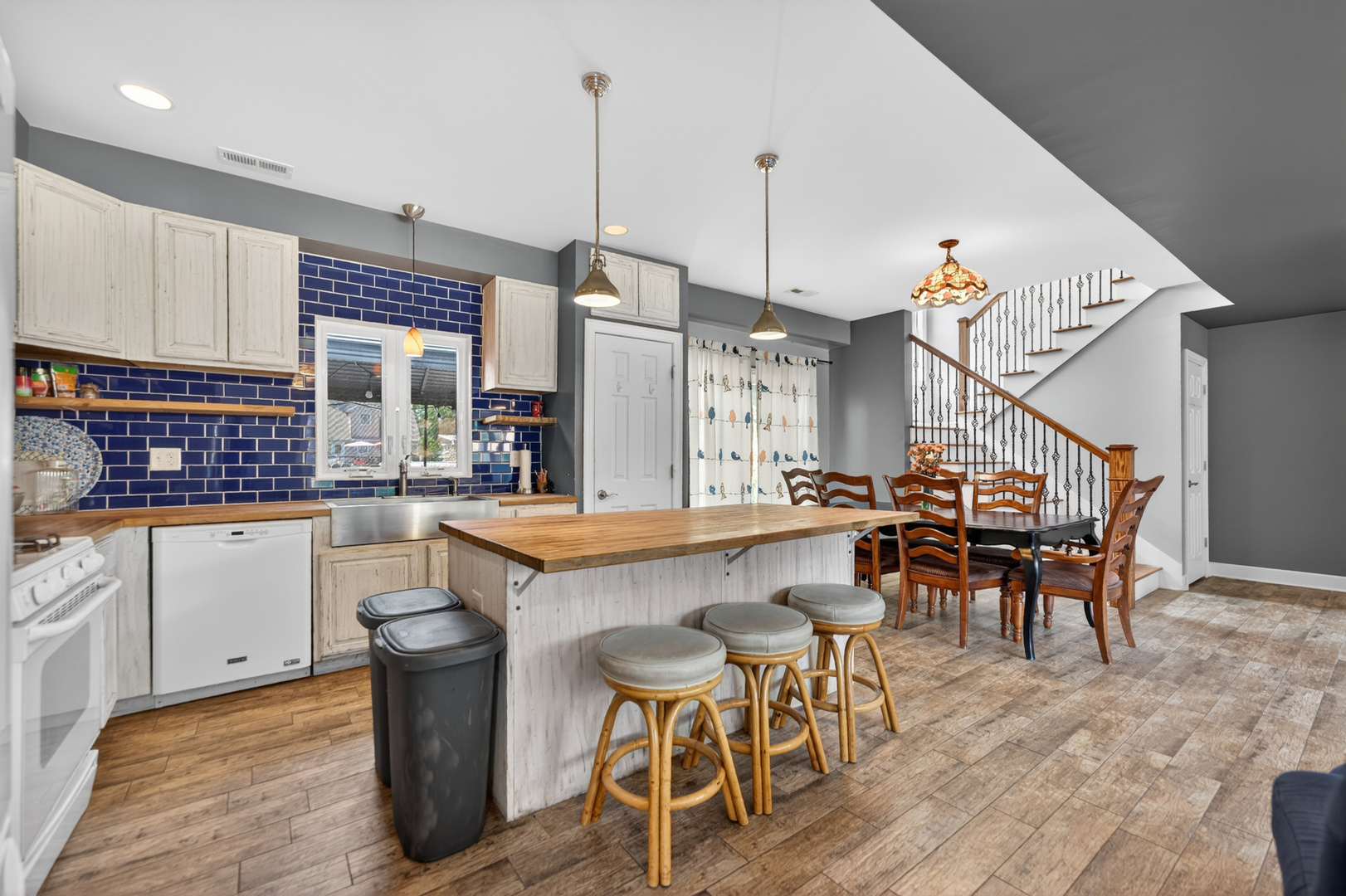 402 S Ahrens Avenue, Lombard, IL 60148