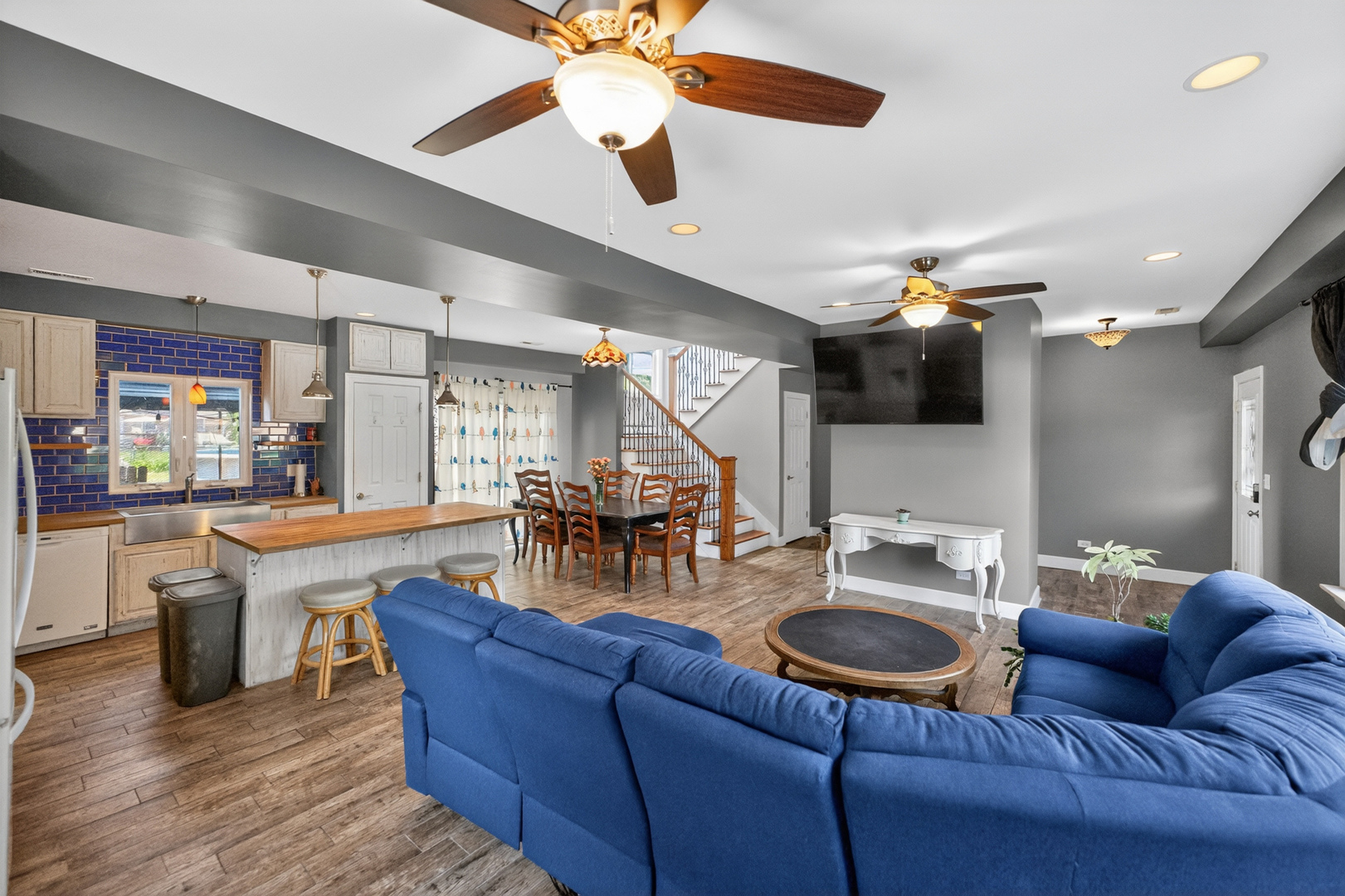 402 S Ahrens Avenue, Lombard, IL 60148