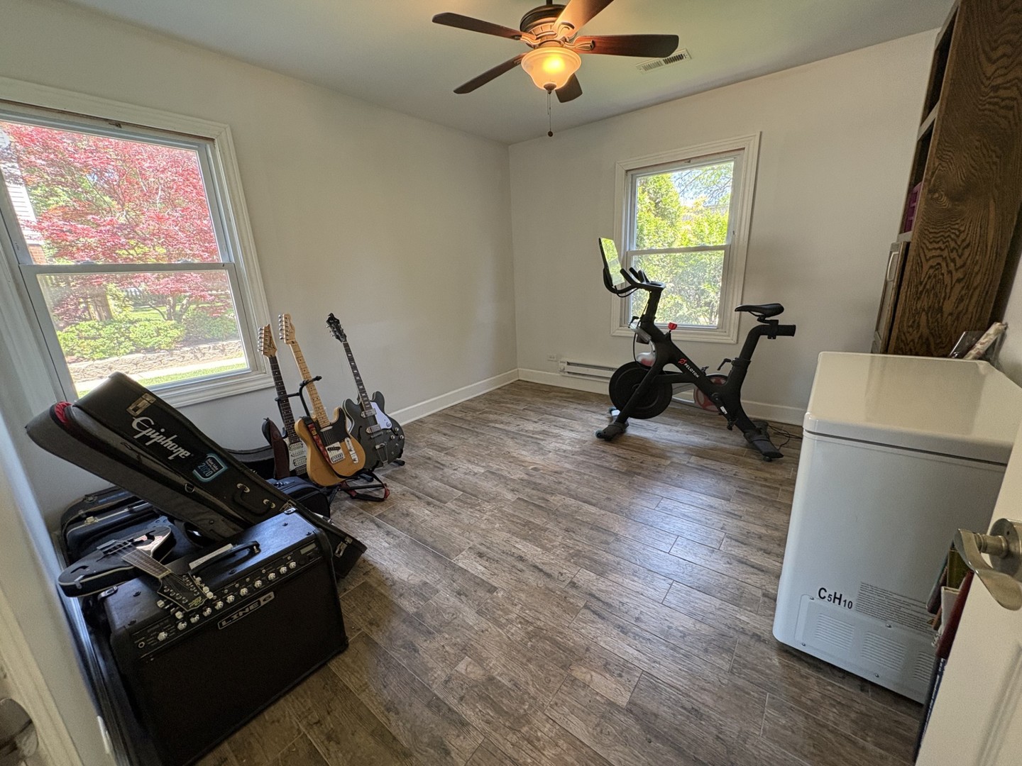 402 S Ahrens Avenue, Lombard, IL 60148