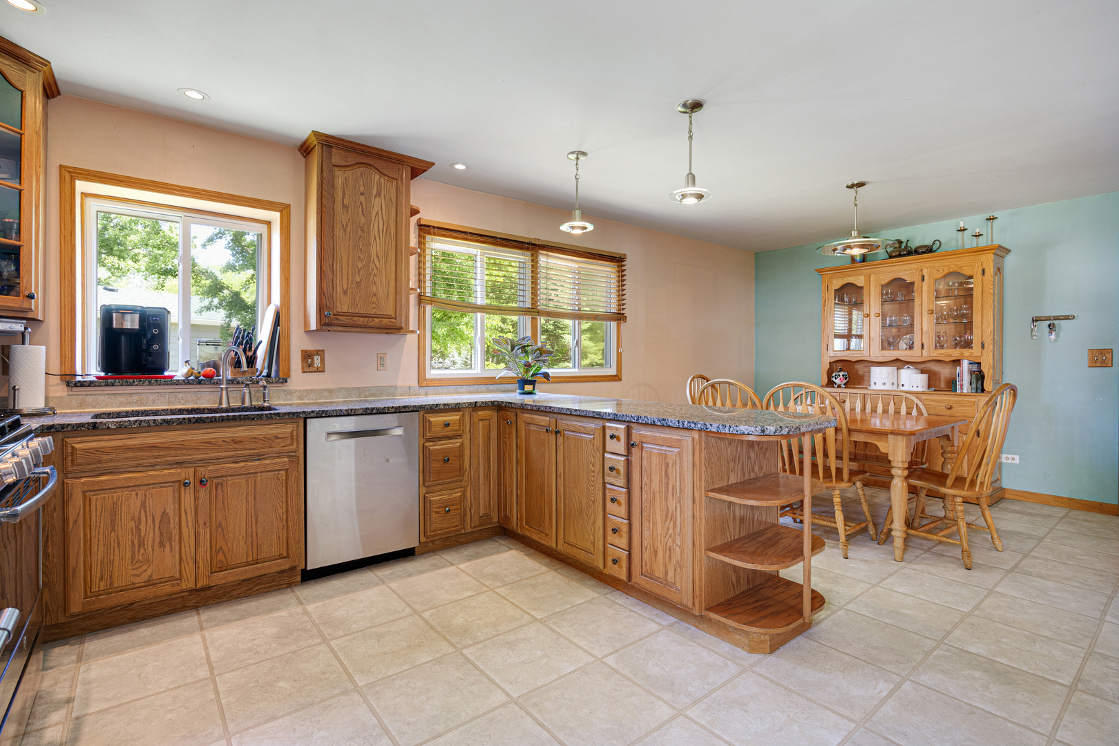 652 Cherry Valley Road, Vernon Hills, IL 60061