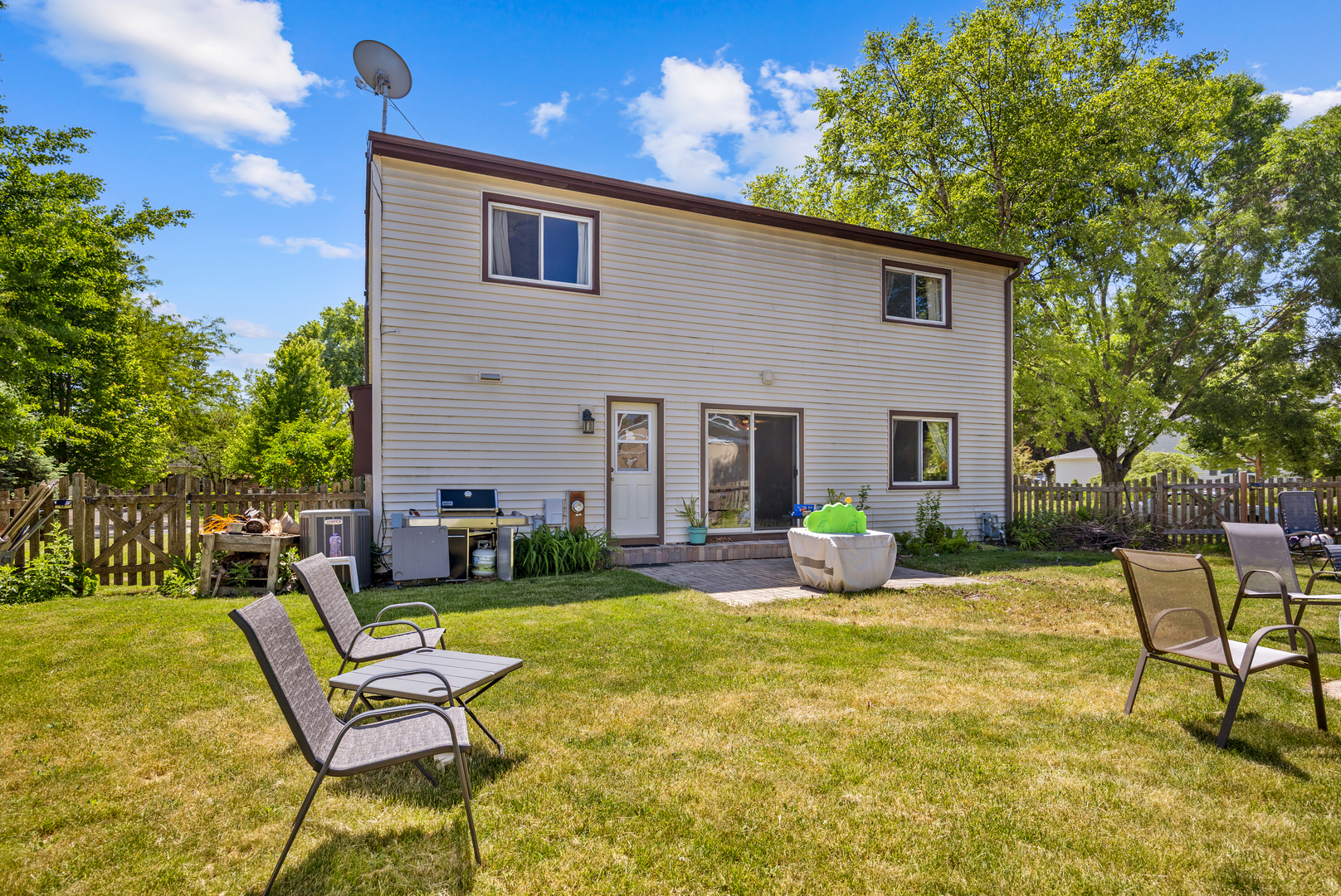 652 Cherry Valley Road, Vernon Hills, IL 60061