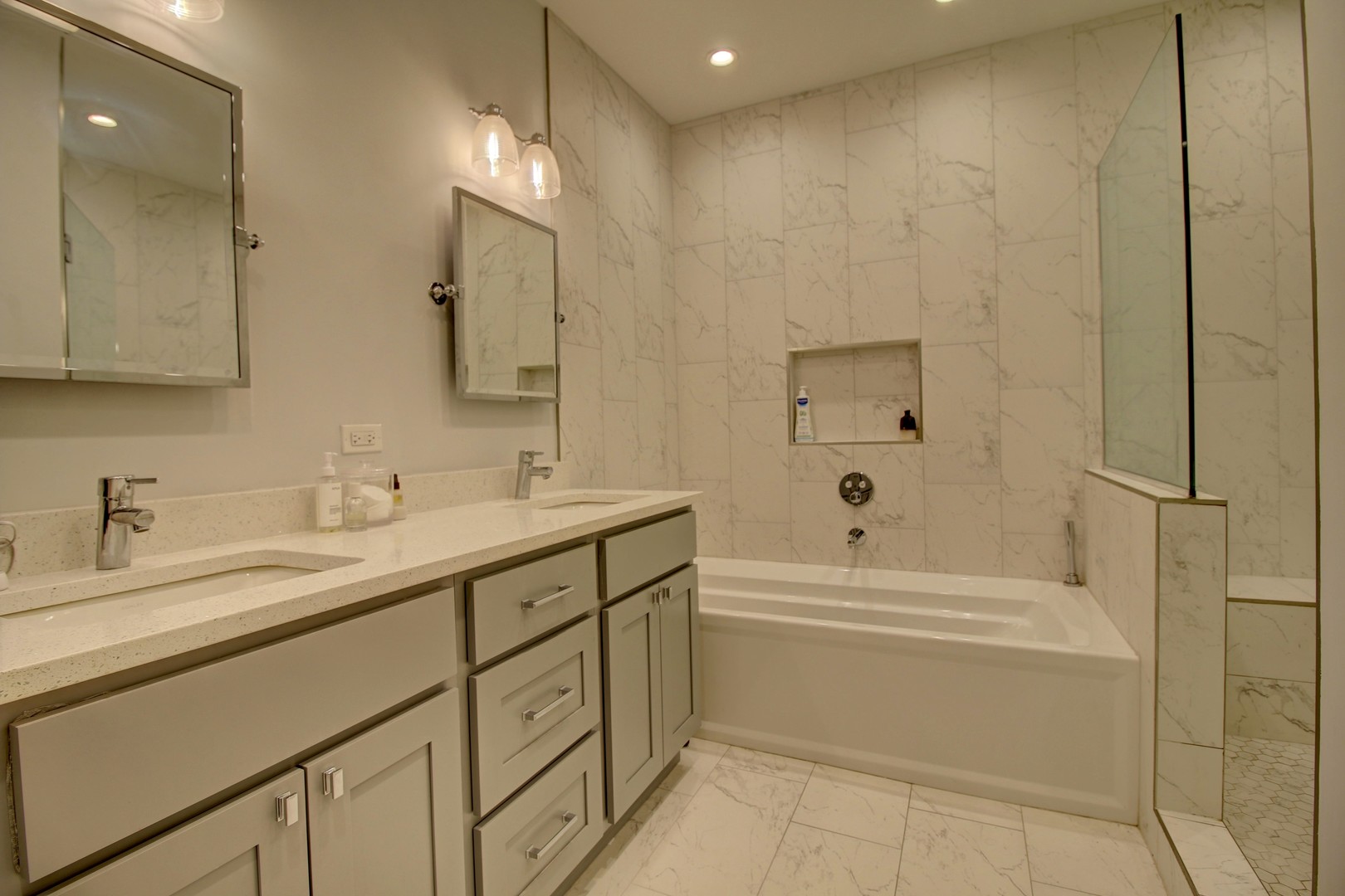 2438 N Western Avenue #1, Chicago, IL 60647
