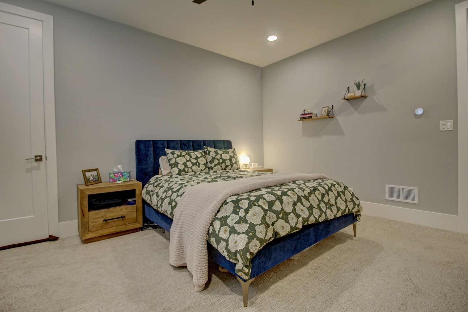 2438 N Western Avenue #1, Chicago, IL 60647