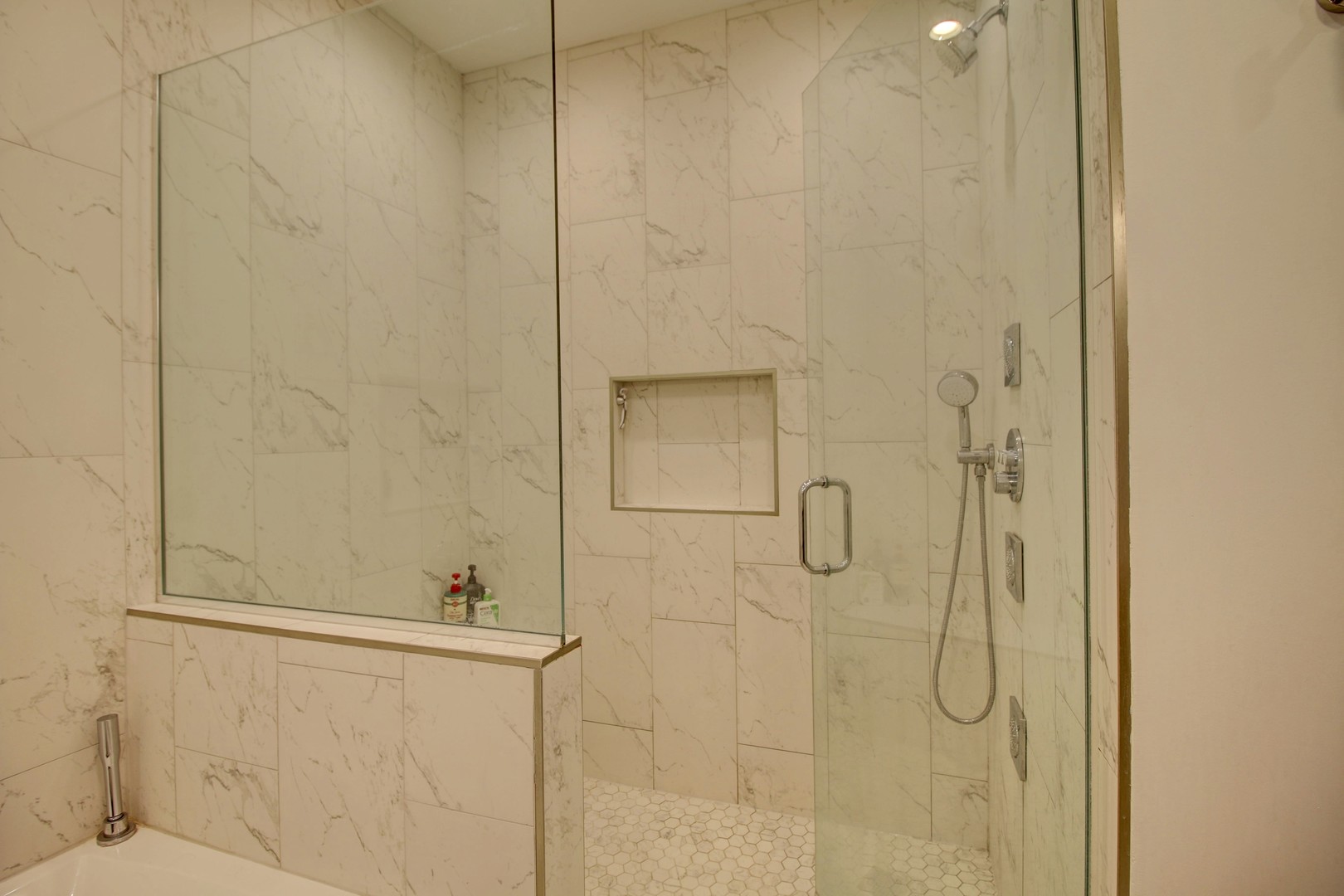 2438 N Western Avenue #1, Chicago, IL 60647