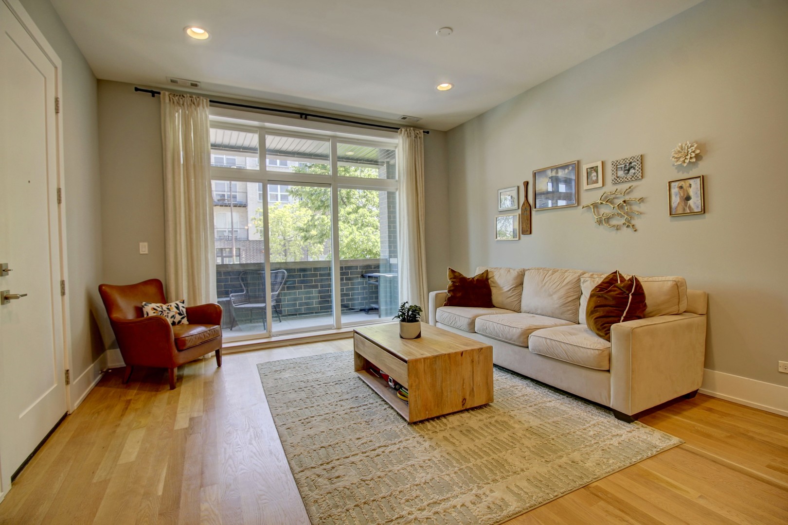 2438 N Western Avenue #1, Chicago, IL 60647