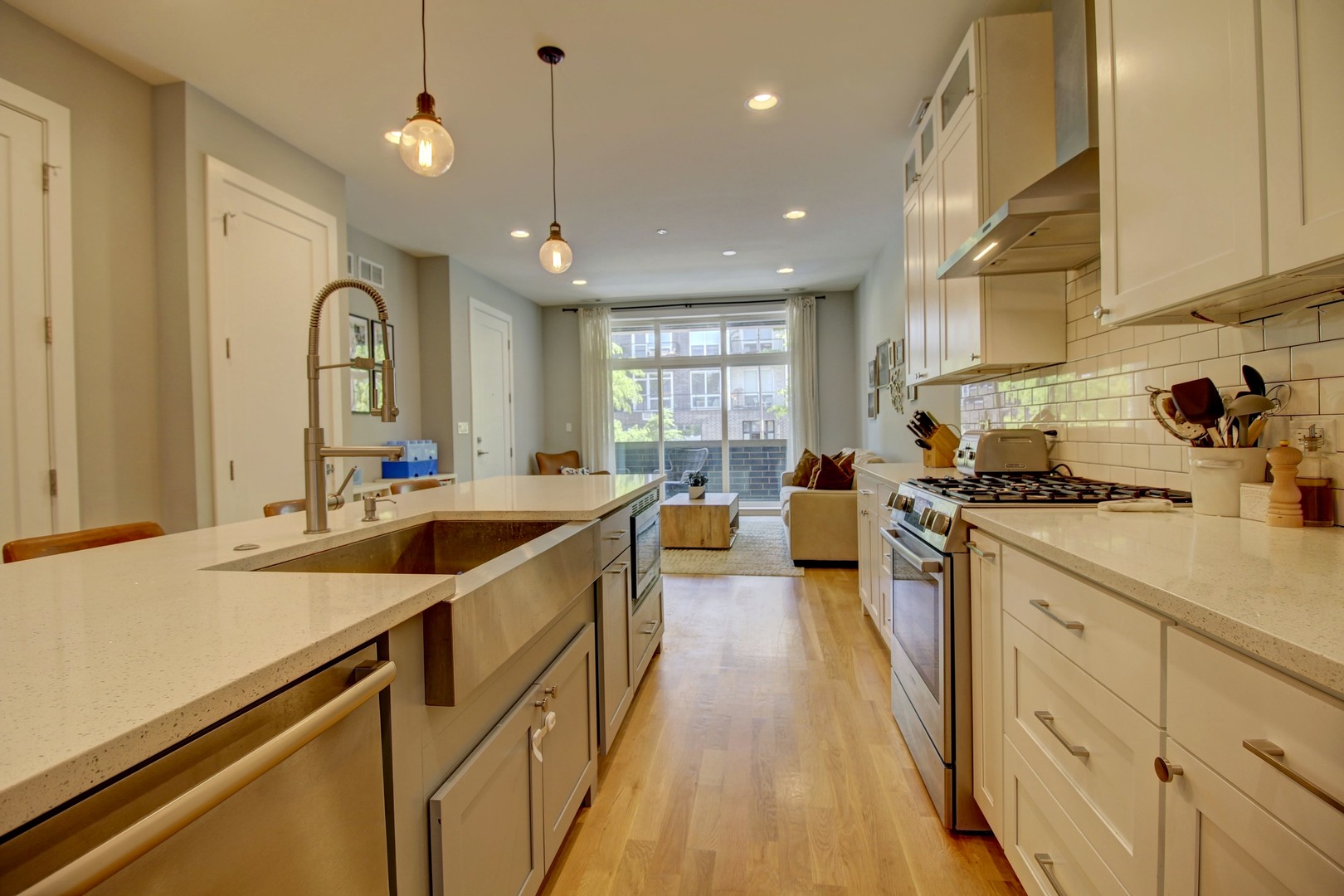 2438 N Western Avenue #1, Chicago, IL 60647