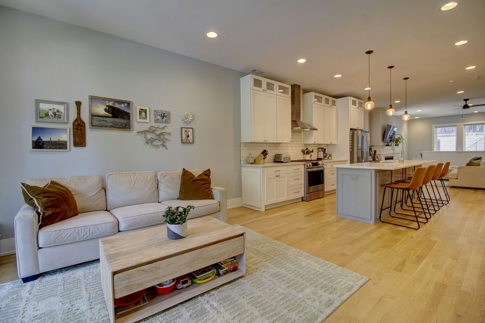 2438 N Western Avenue #1, Chicago, IL 60647