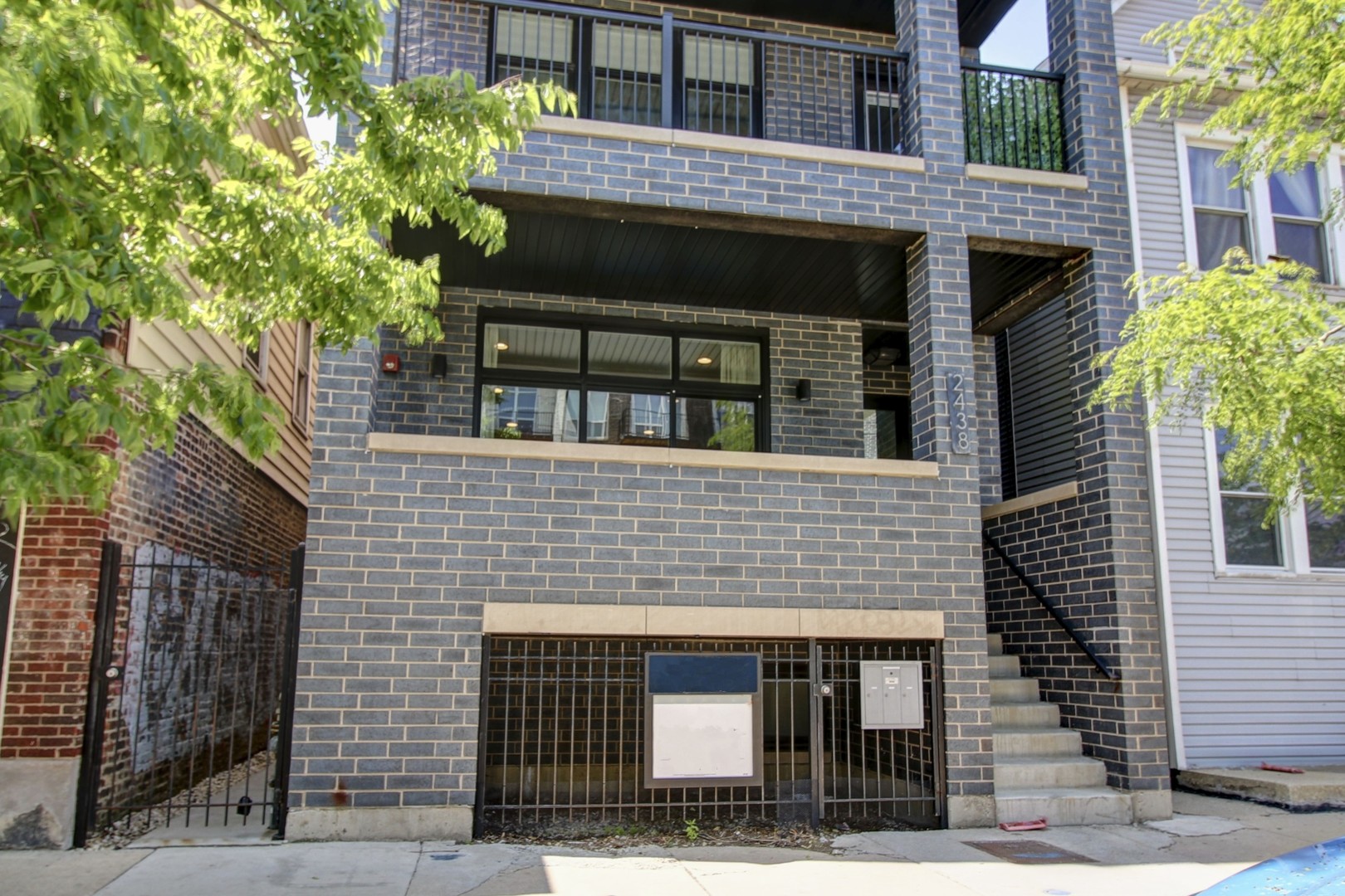 2438 N Western Avenue #1, Chicago, IL 60647
