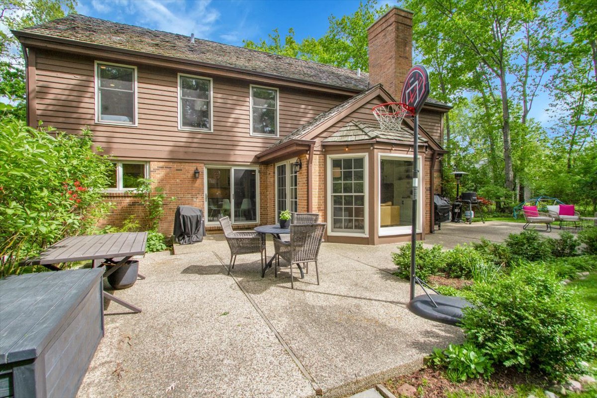 850 Carlyle Circle, Lake Bluff, IL 60044
