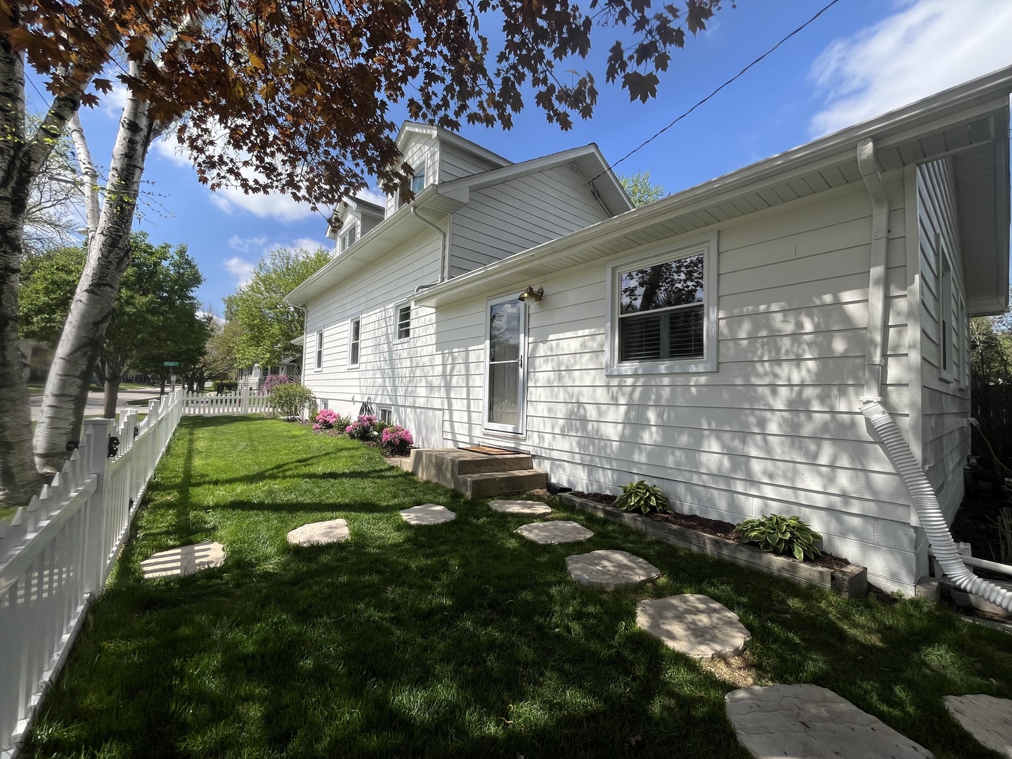 701 Edison Street, Geneva, IL 60134