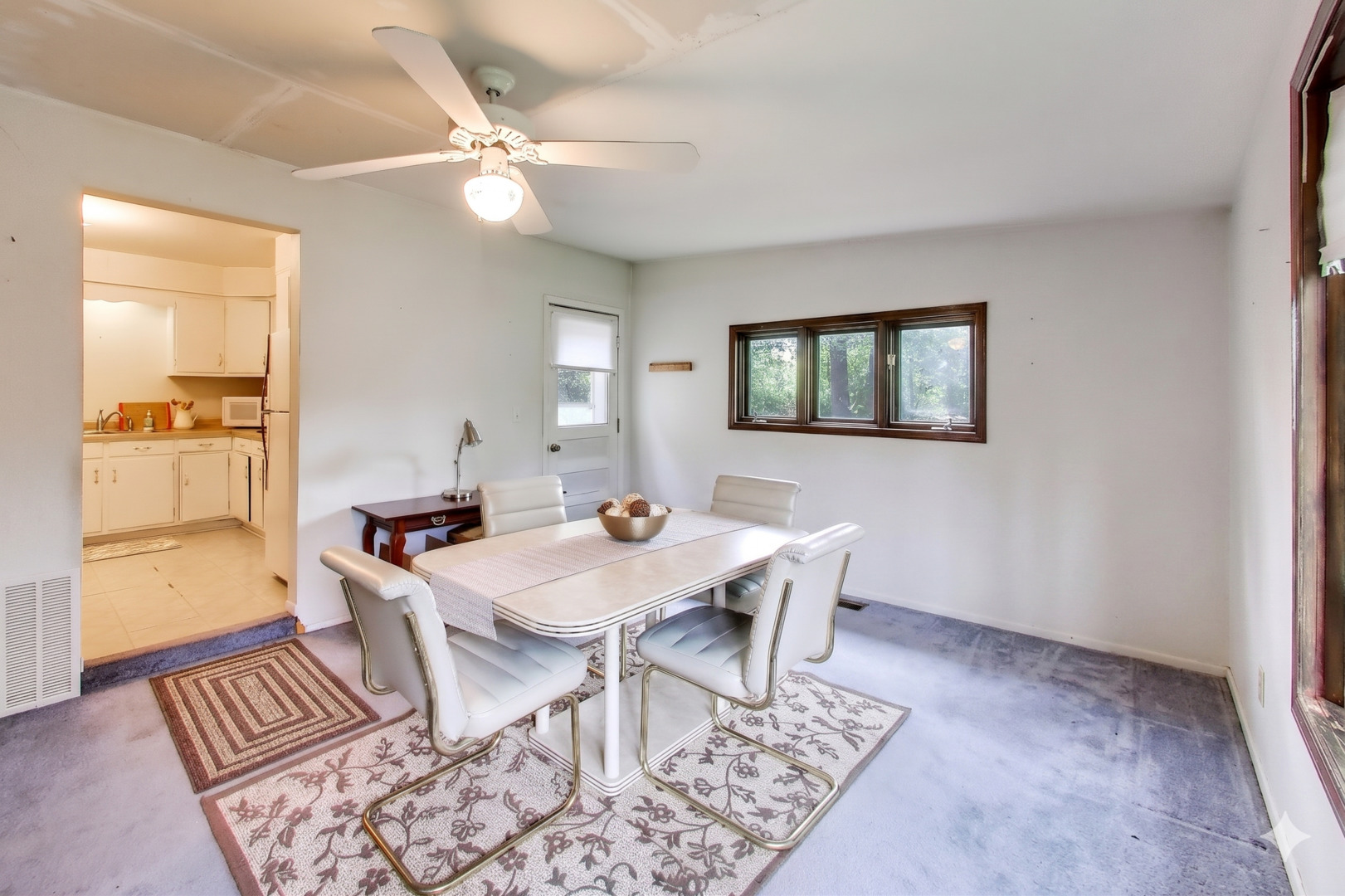 1281 Banbury Road, Mundelein, IL 60060