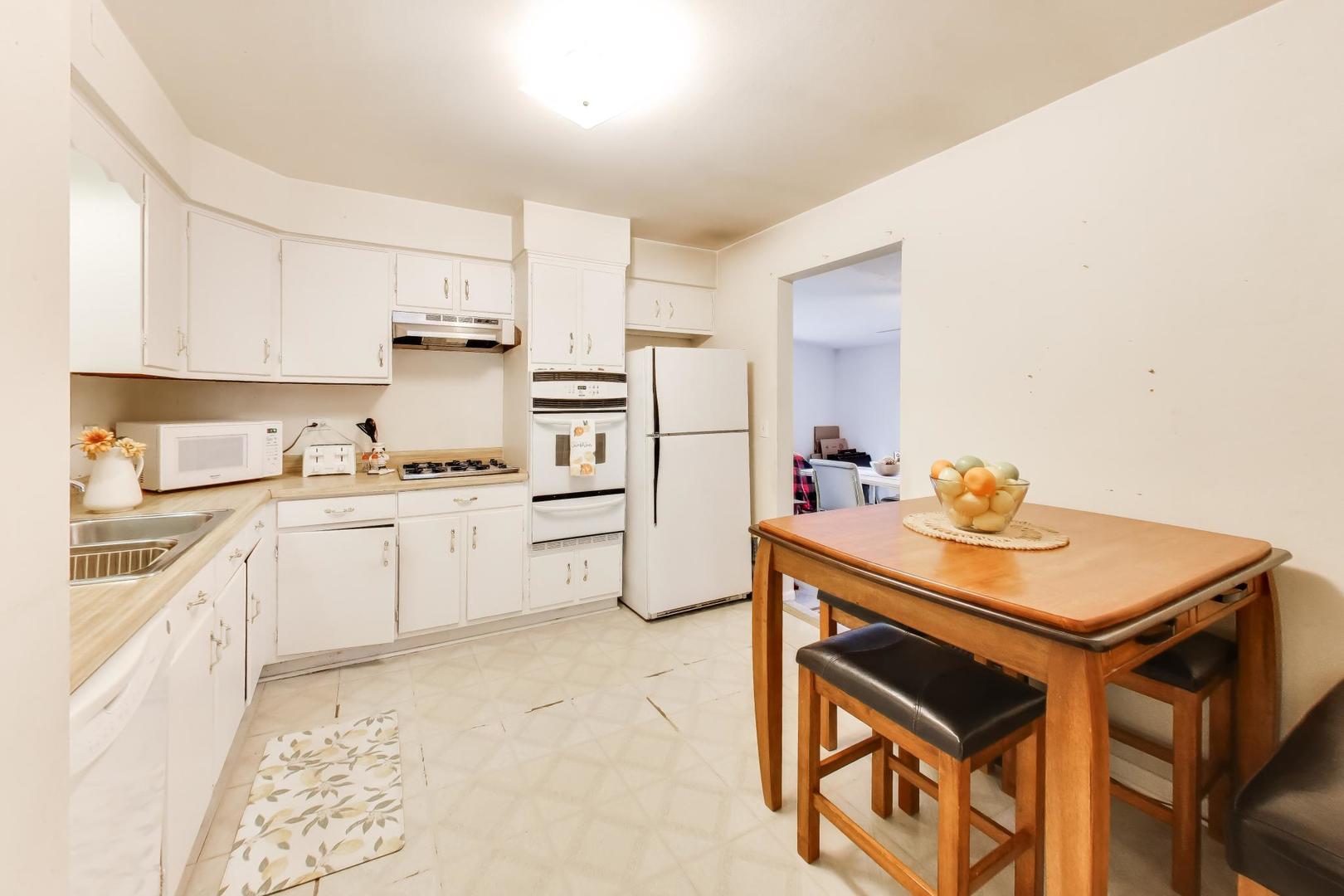 1281 Banbury Road, Mundelein, IL 60060