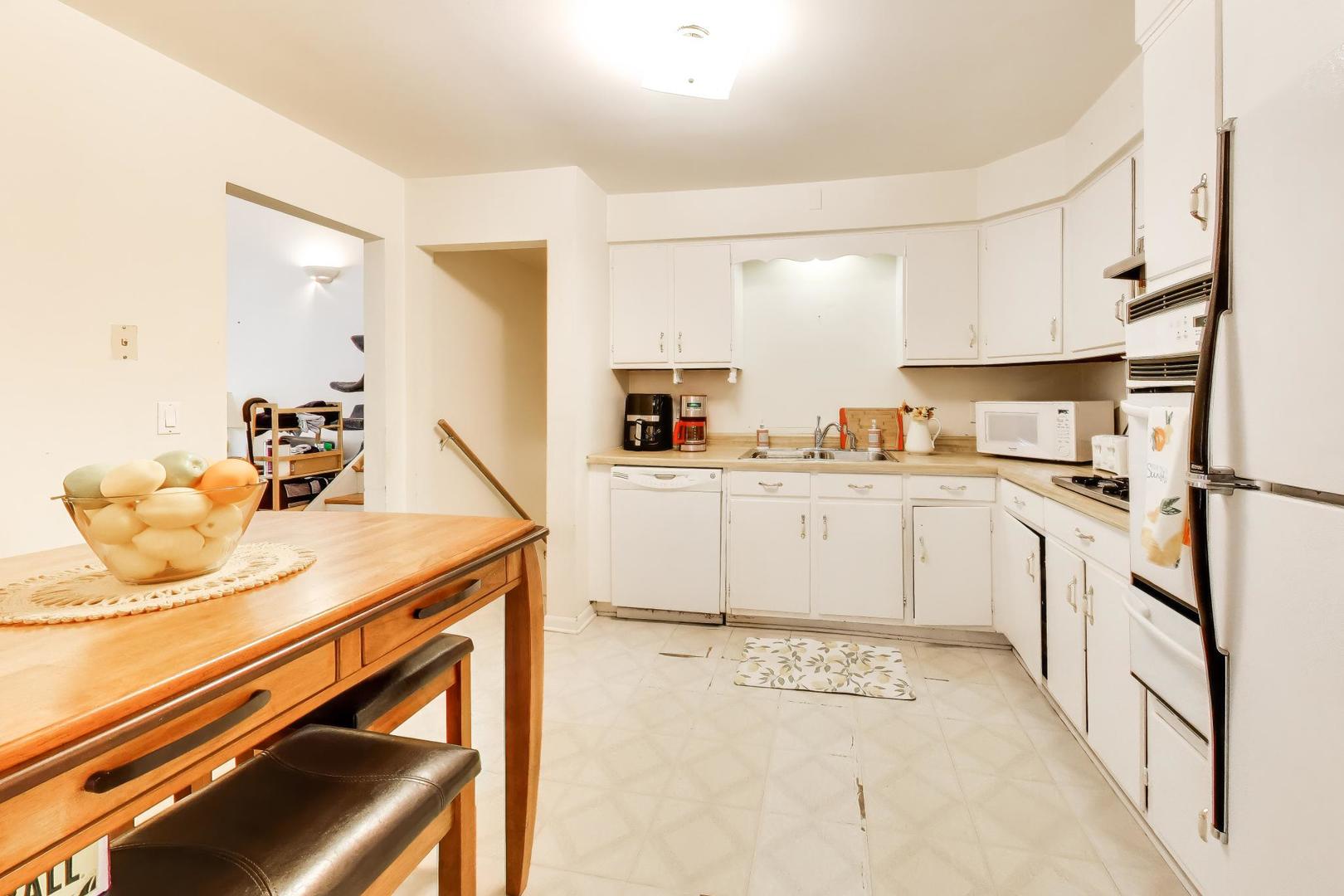 1281 Banbury Road, Mundelein, IL 60060