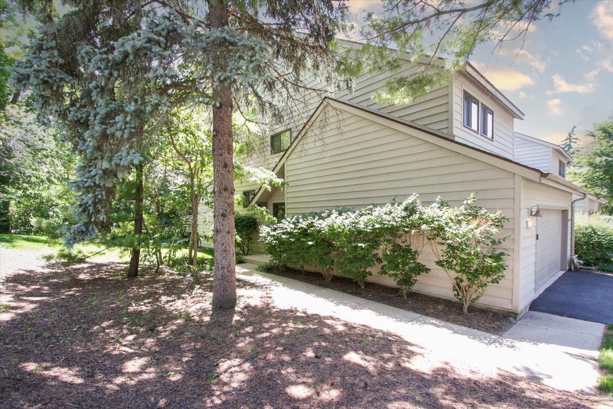 1512 Kirkwood Drive, Geneva, IL 60134