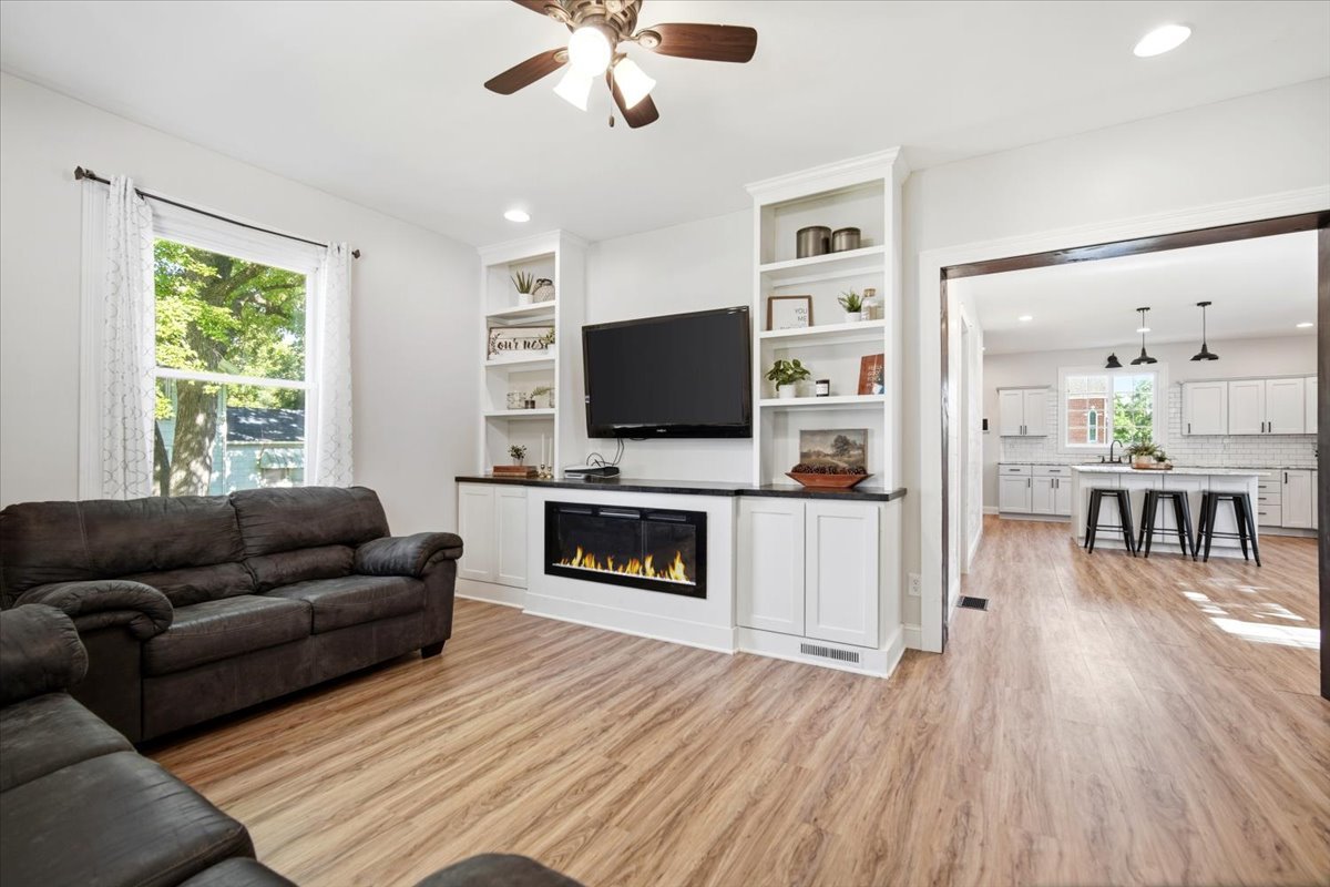 204 E Third Street, El Paso, IL 61738