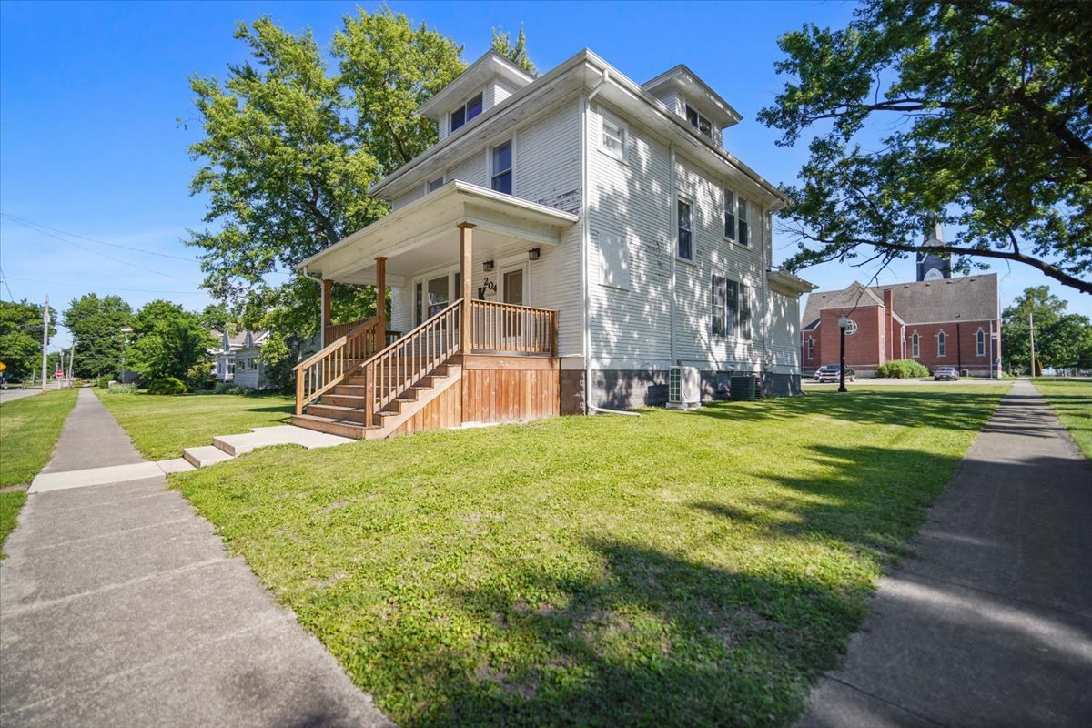 204 E Third Street, El Paso, IL 61738
