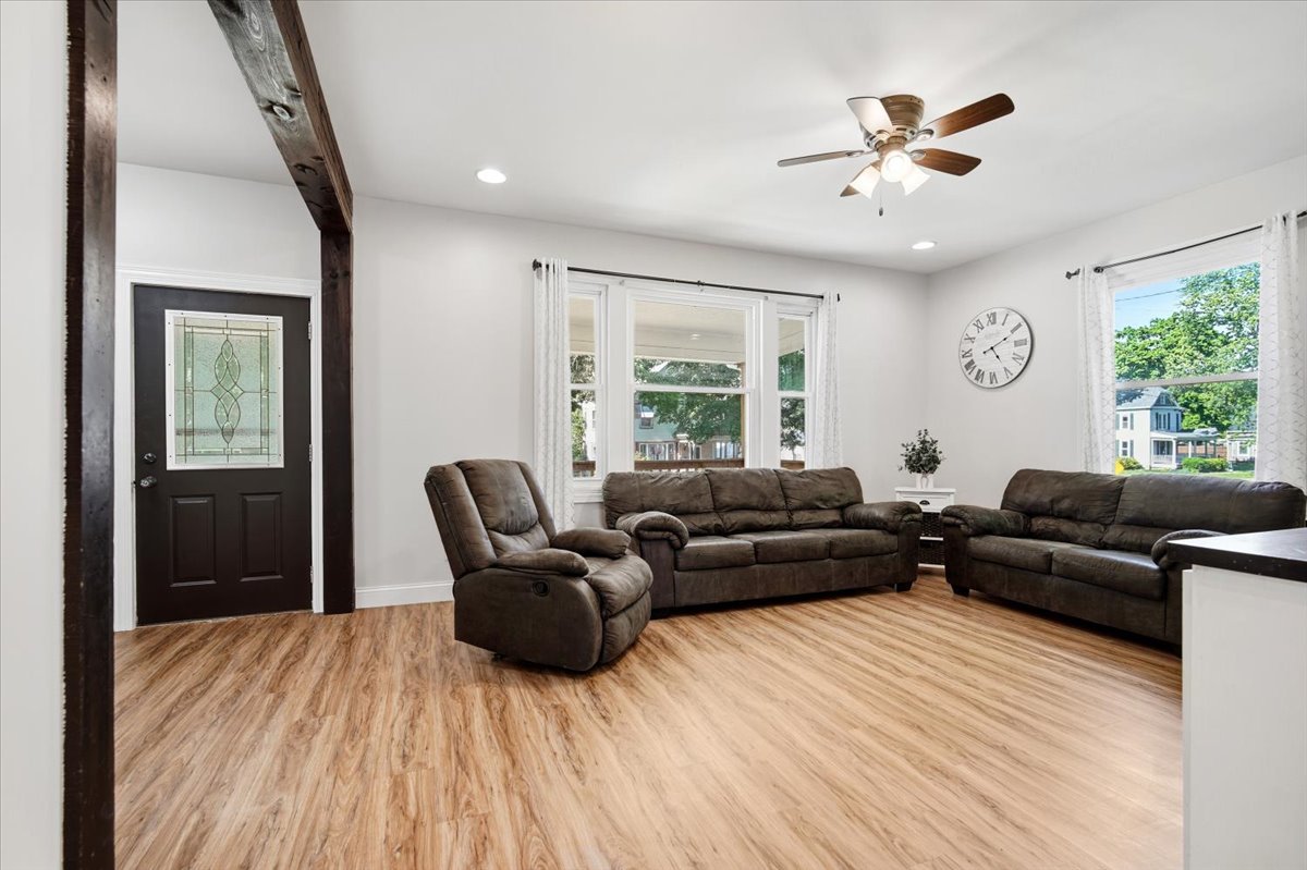 204 E Third Street, El Paso, IL 61738