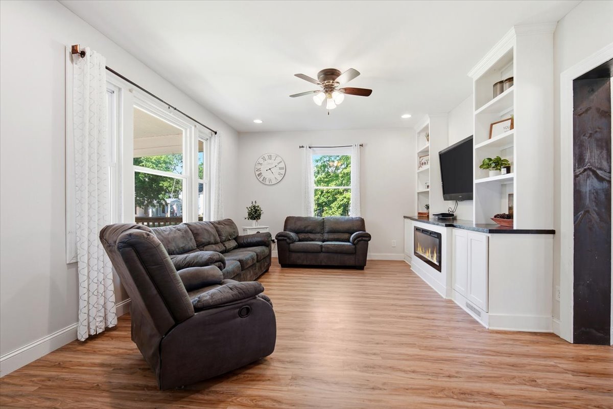 204 E Third Street, El Paso, IL 61738
