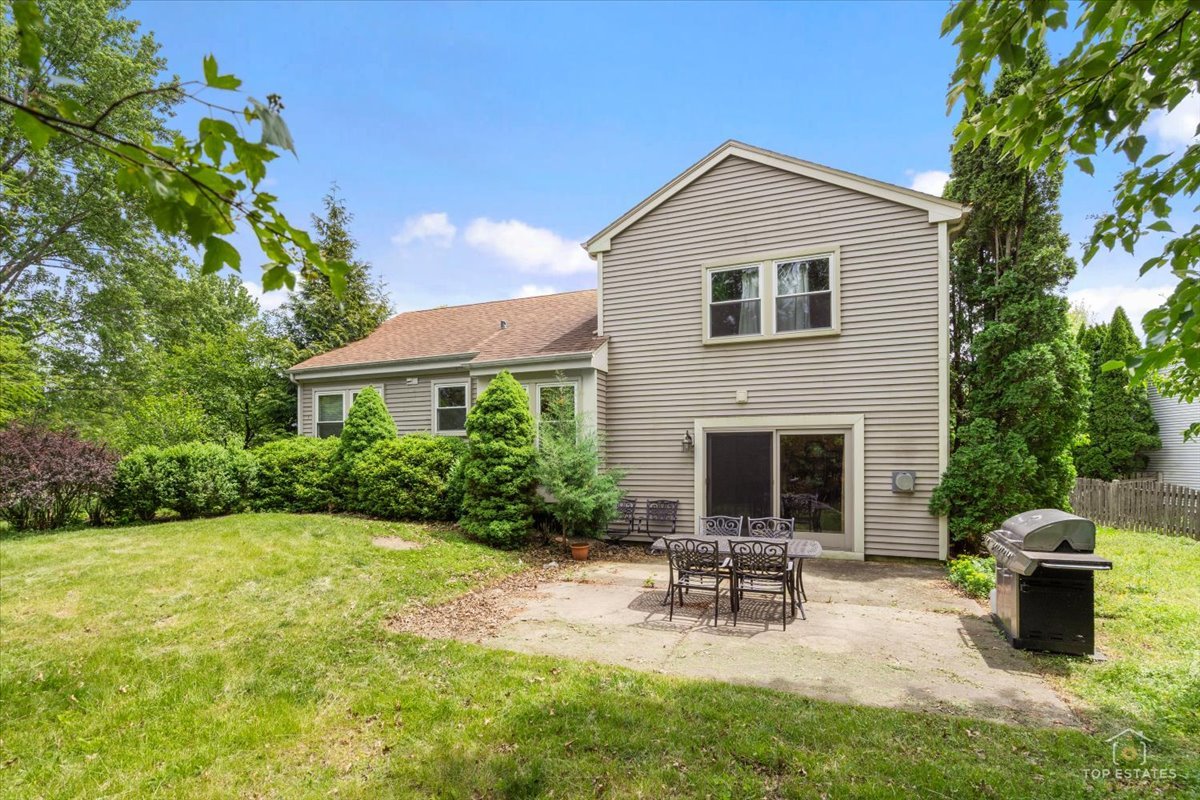 4 Waterbury Court, Lake Zurich, IL 60047