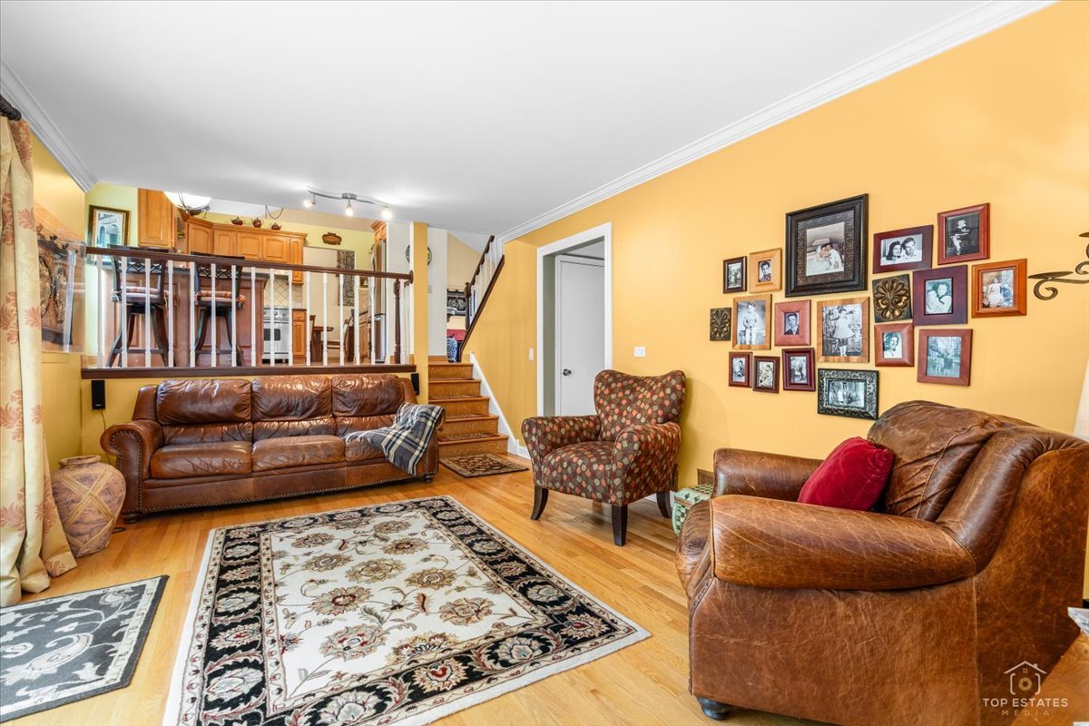 4 Waterbury Court, Lake Zurich, IL 60047