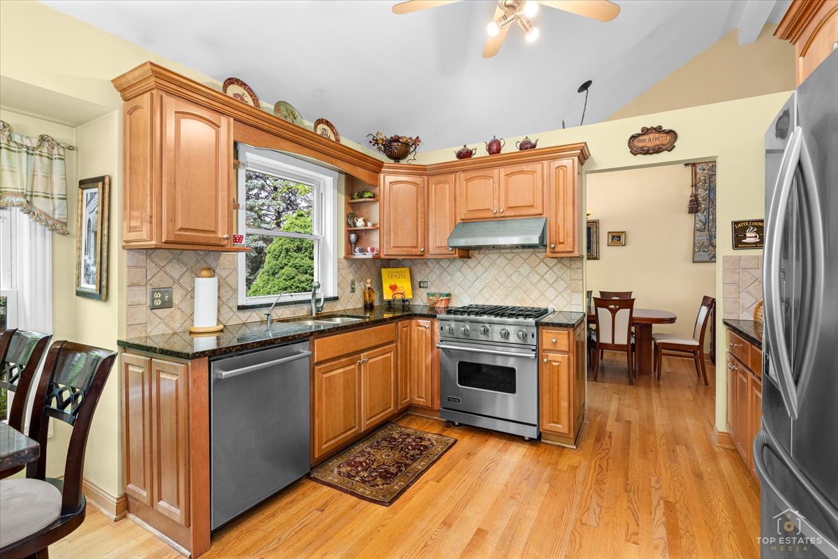 4 Waterbury Court, Lake Zurich, IL 60047