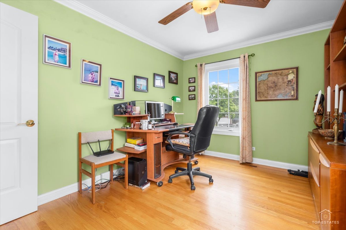 4 Waterbury Court, Lake Zurich, IL 60047