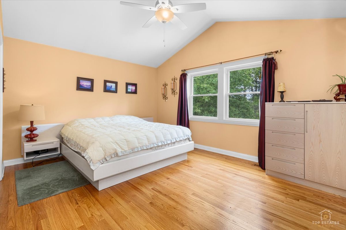 4 Waterbury Court, Lake Zurich, IL 60047