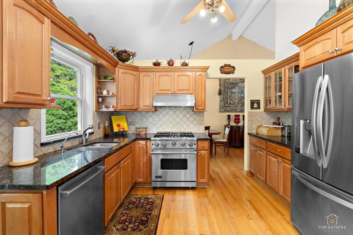 4 Waterbury Court, Lake Zurich, IL 60047
