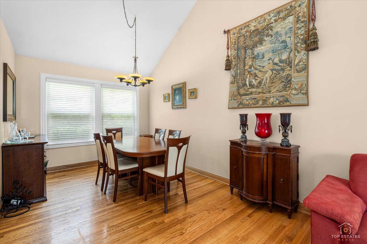 4 Waterbury Court, Lake Zurich, IL 60047