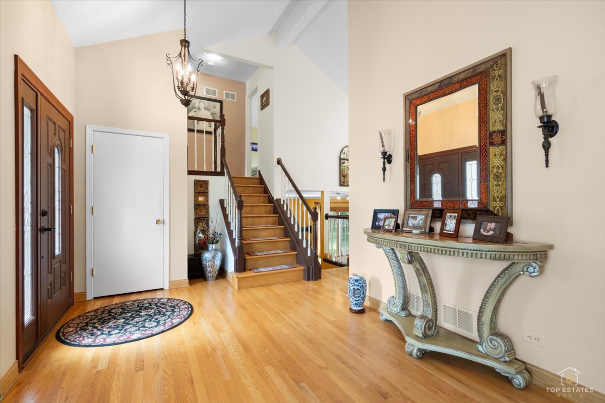 4 Waterbury Court, Lake Zurich, IL 60047