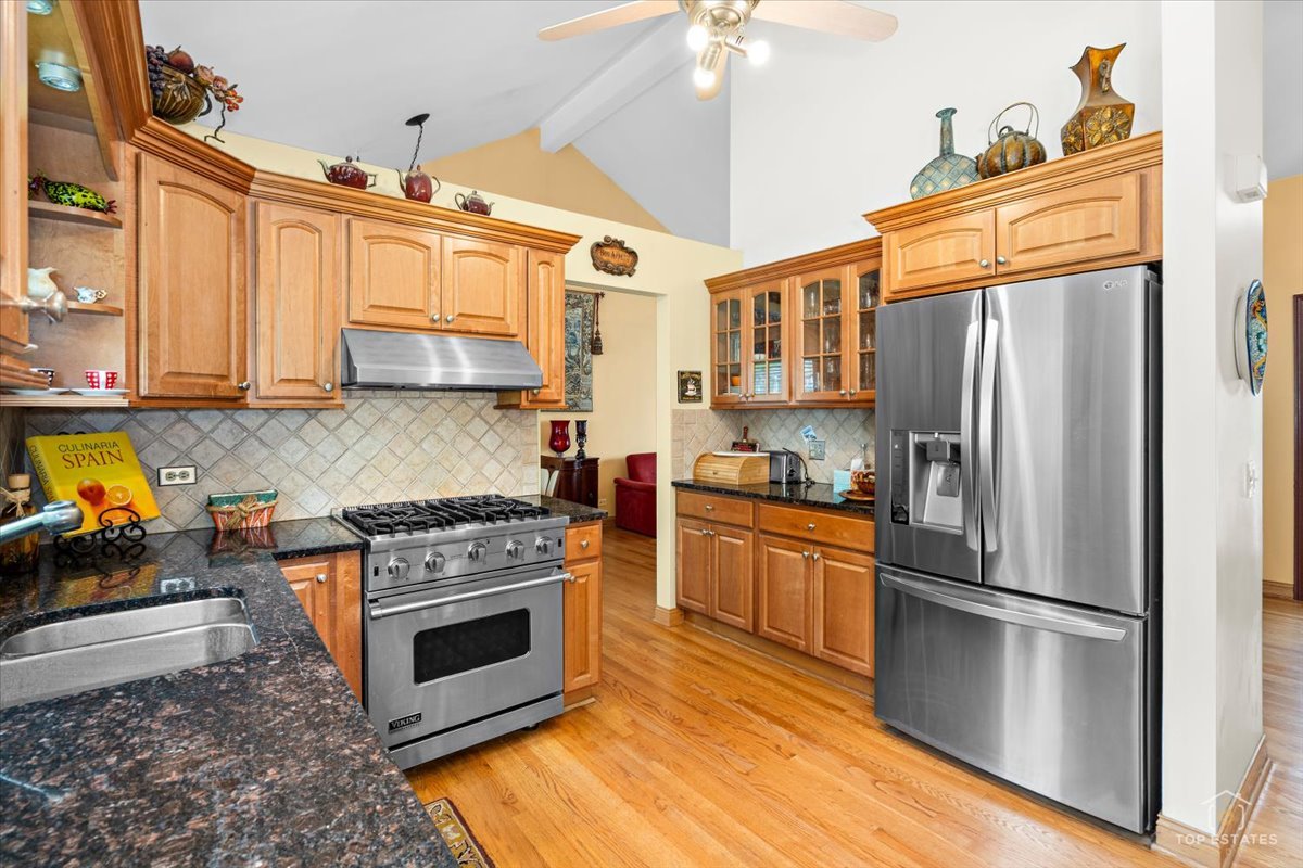 4 Waterbury Court, Lake Zurich, IL 60047
