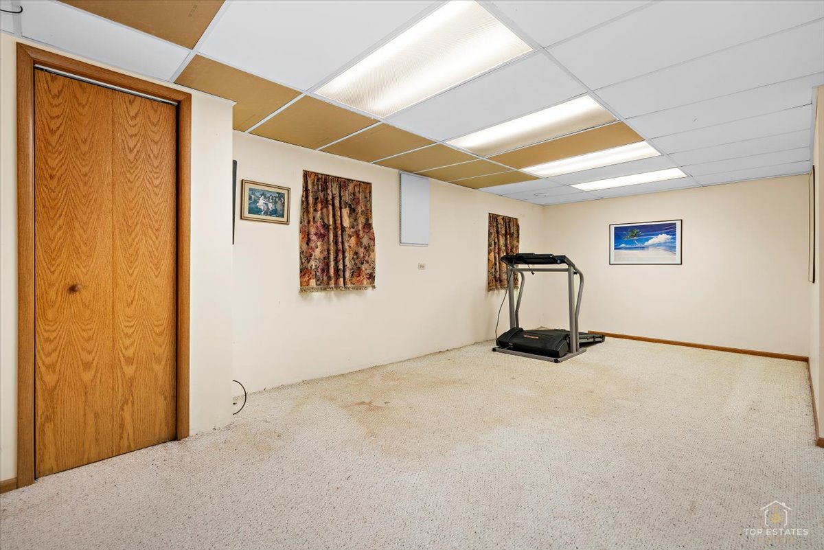 4 Waterbury Court, Lake Zurich, IL 60047