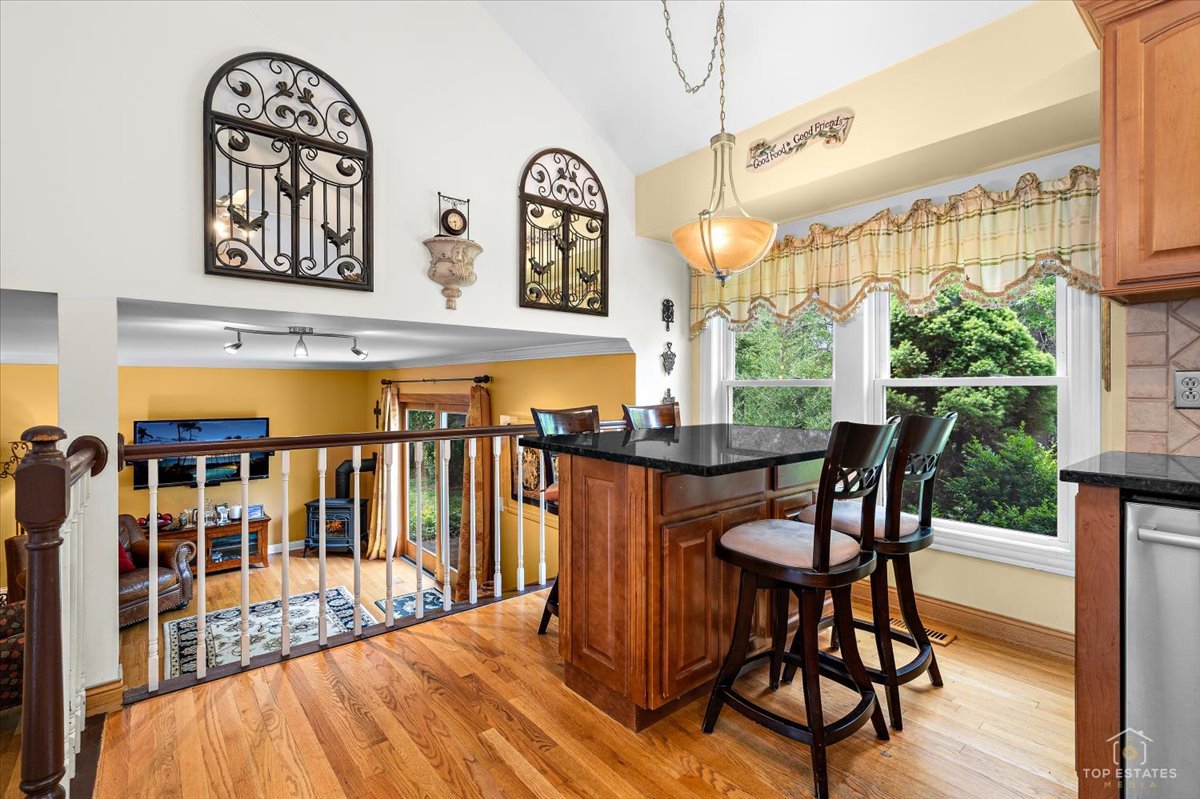 4 Waterbury Court, Lake Zurich, IL 60047