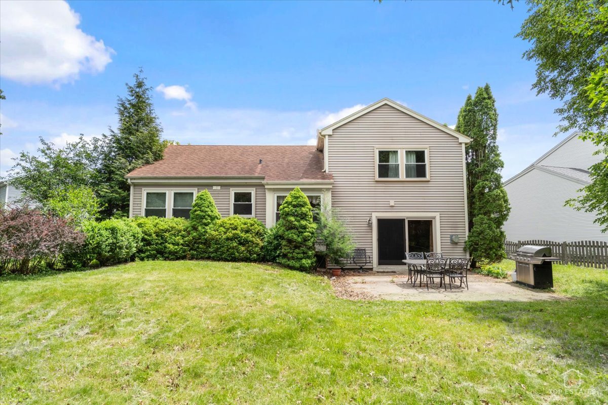4 Waterbury Court, Lake Zurich, IL 60047