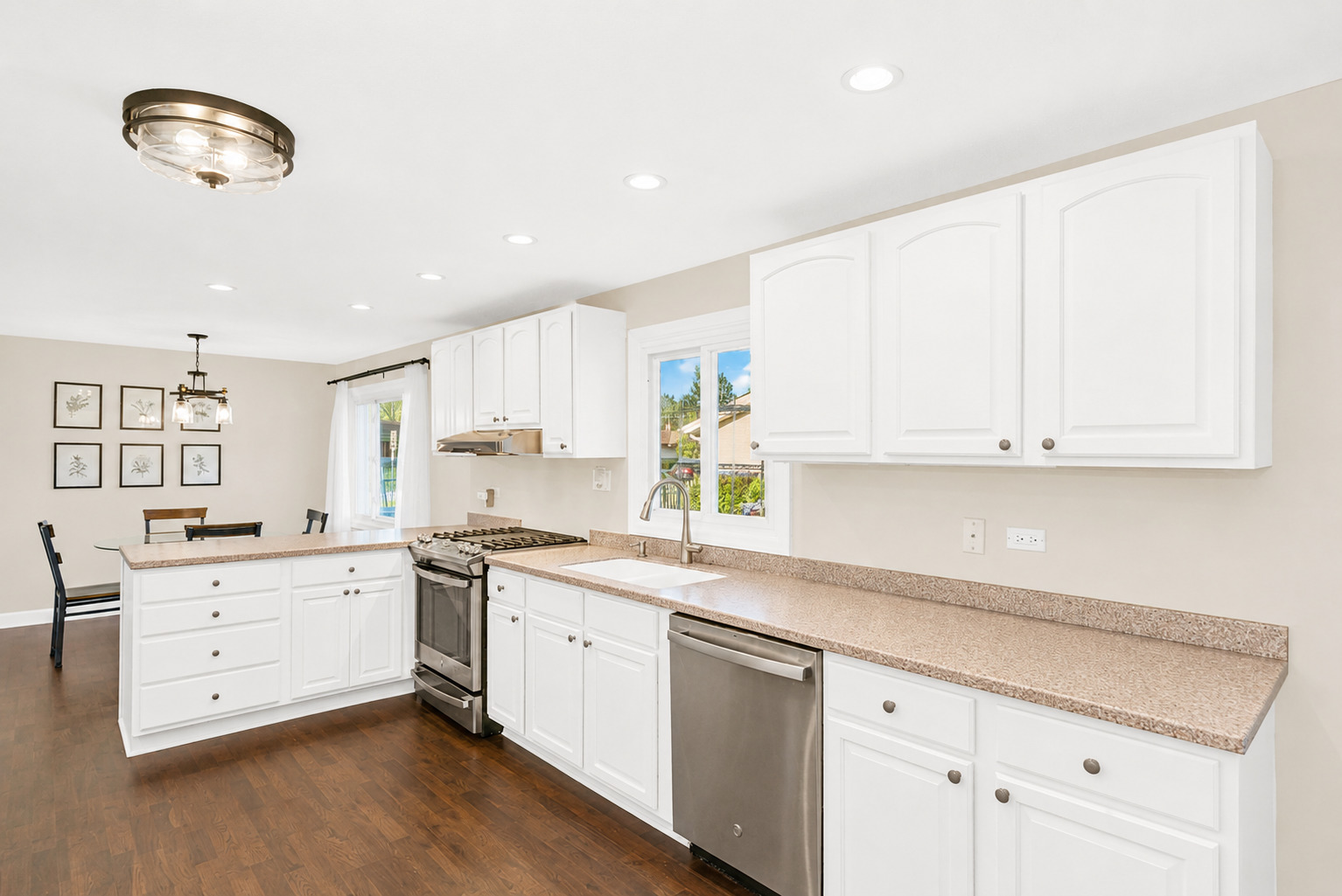 319 S BRAINTREE Drive, Schaumburg, IL 60193