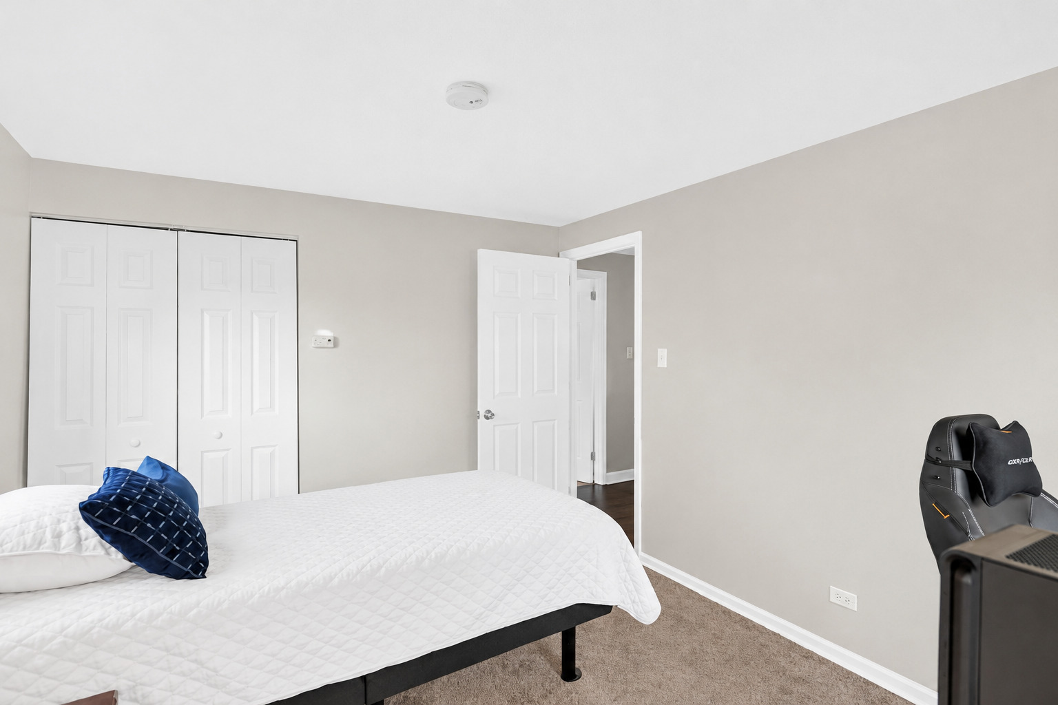 319 S BRAINTREE Drive, Schaumburg, IL 60193
