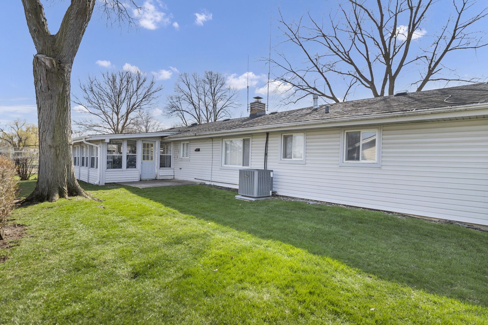 319 S BRAINTREE Drive, Schaumburg, IL 60193