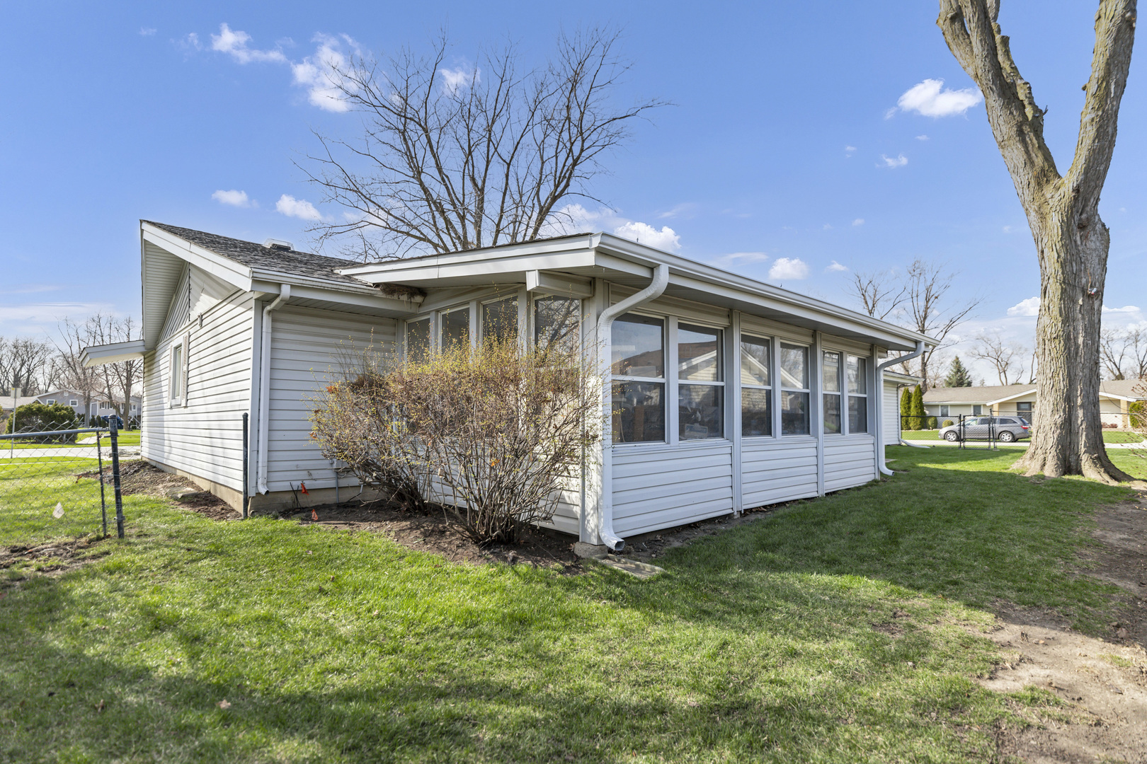 319 S BRAINTREE Drive, Schaumburg, IL 60193