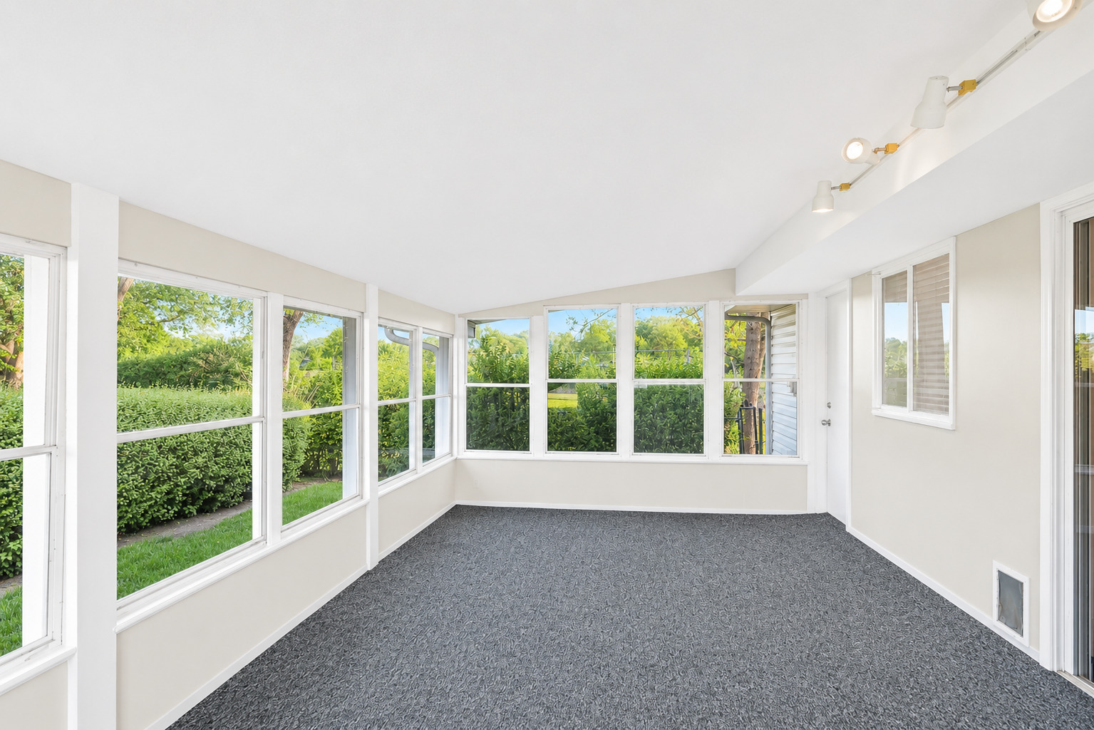 319 S BRAINTREE Drive, Schaumburg, IL 60193