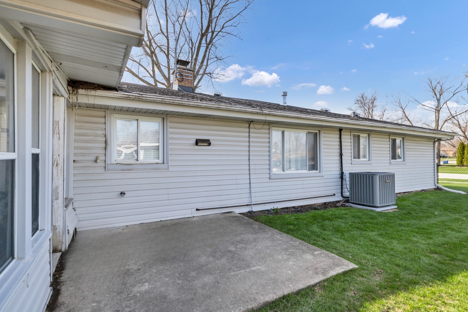 319 S BRAINTREE Drive, Schaumburg, IL 60193
