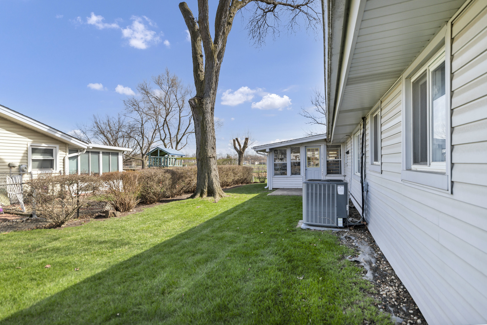 319 S BRAINTREE Drive, Schaumburg, IL 60193