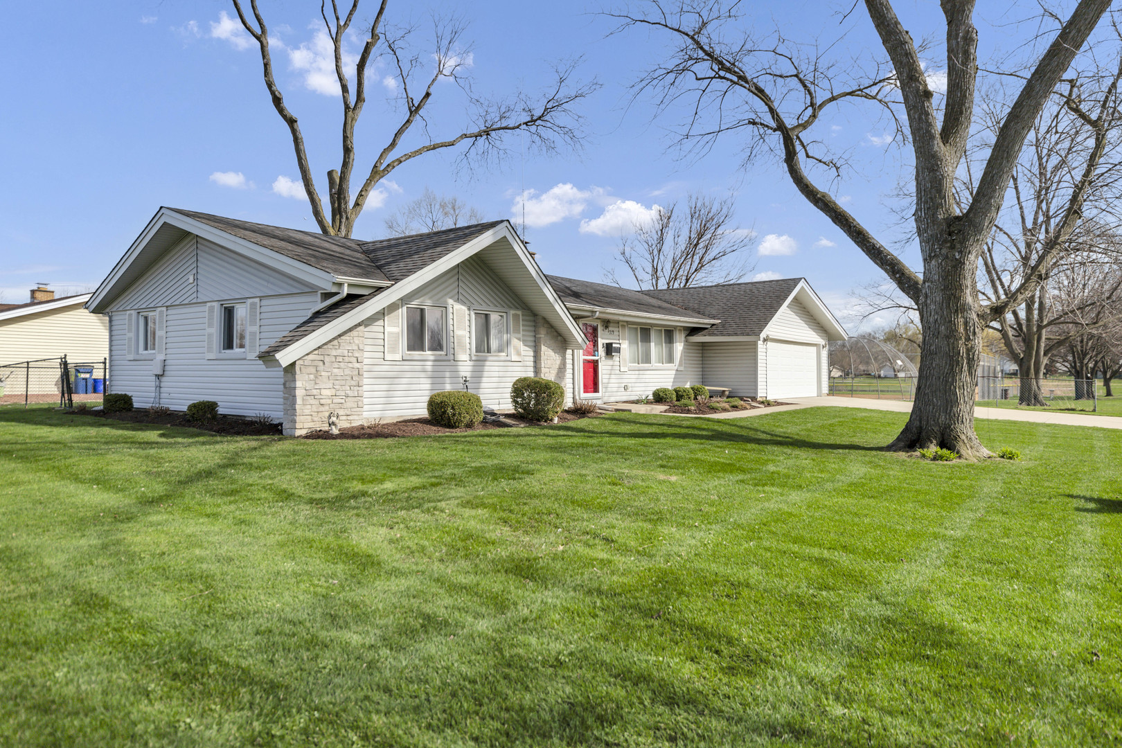 319 S BRAINTREE Drive, Schaumburg, IL 60193