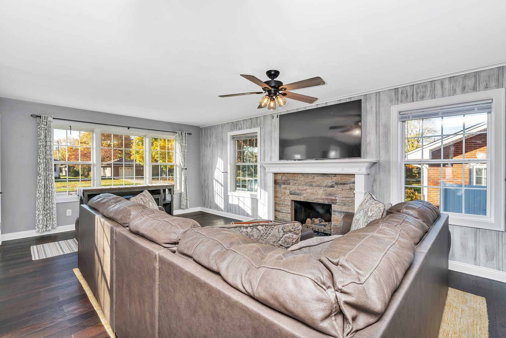 100 W 1st Street, Coal City, IL 60416