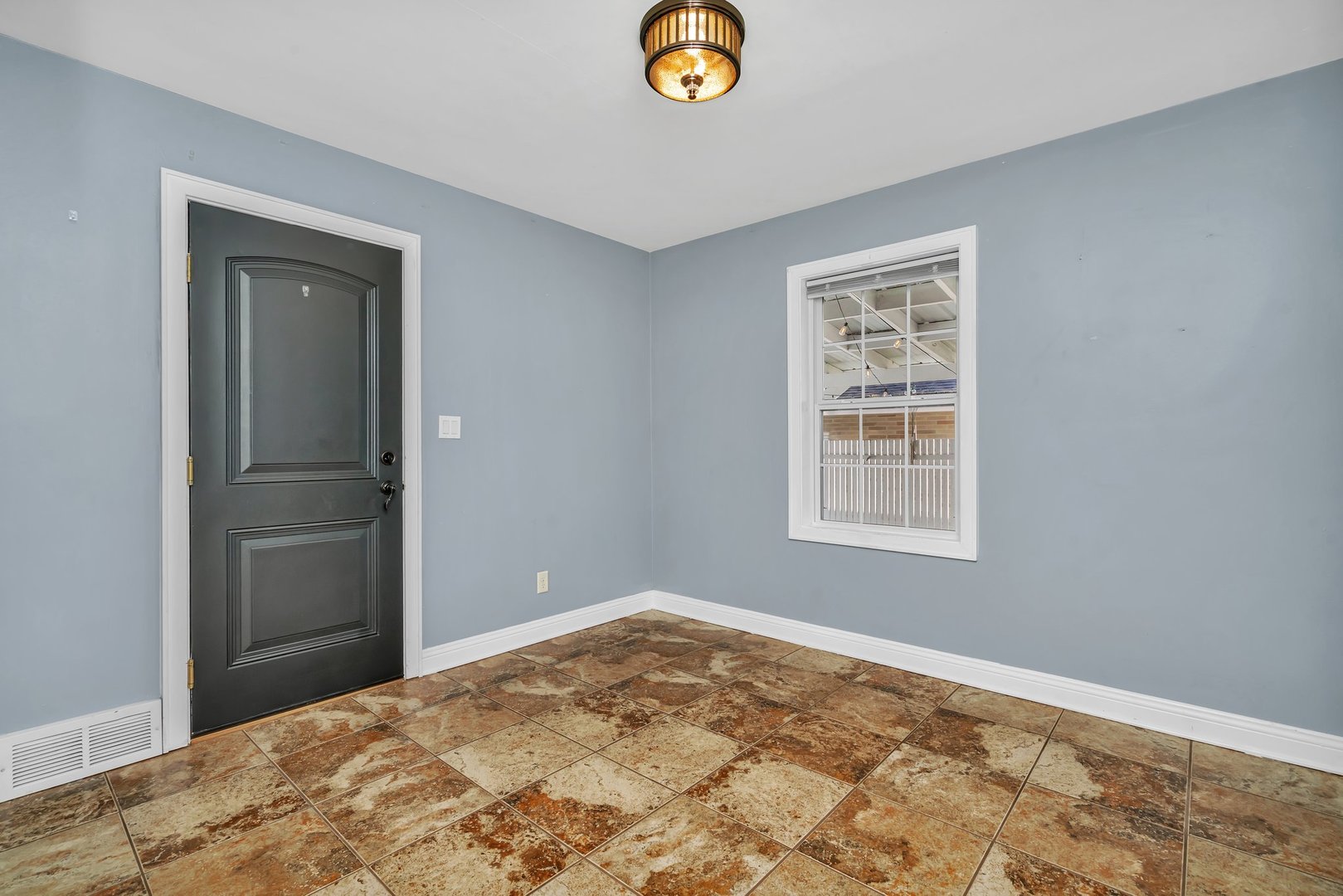 100 W 1st Street, Coal City, IL 60416