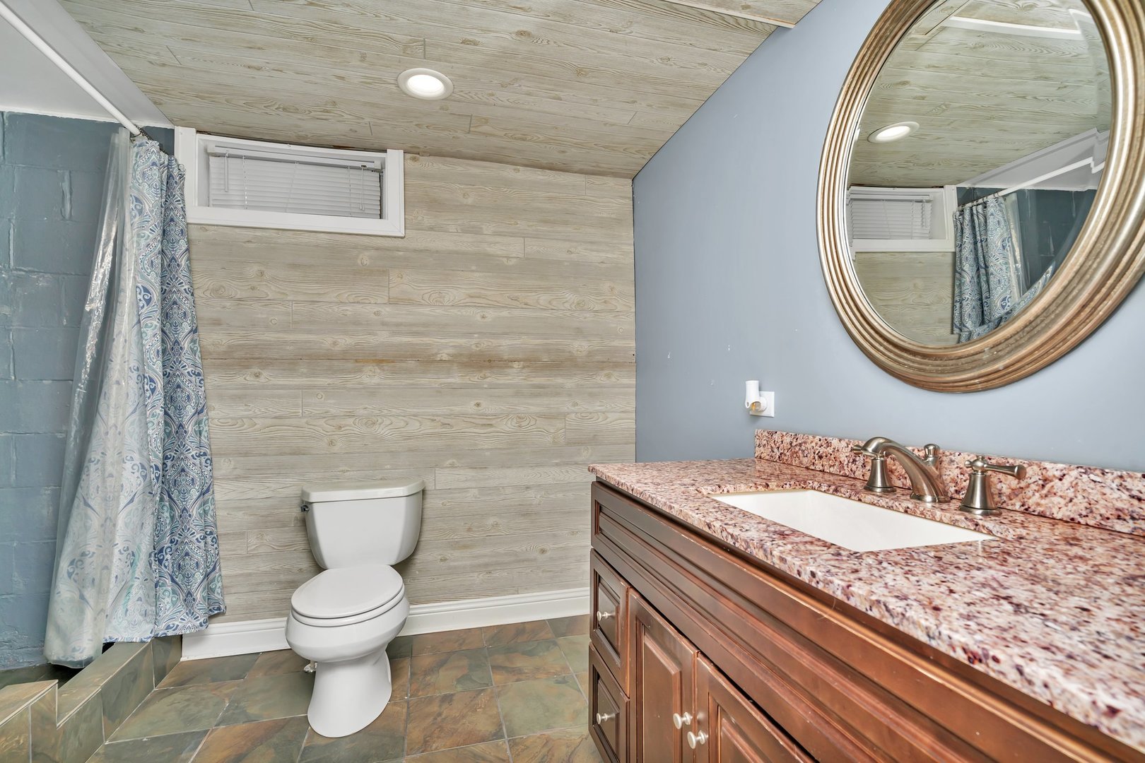 100 W 1st Street, Coal City, IL 60416