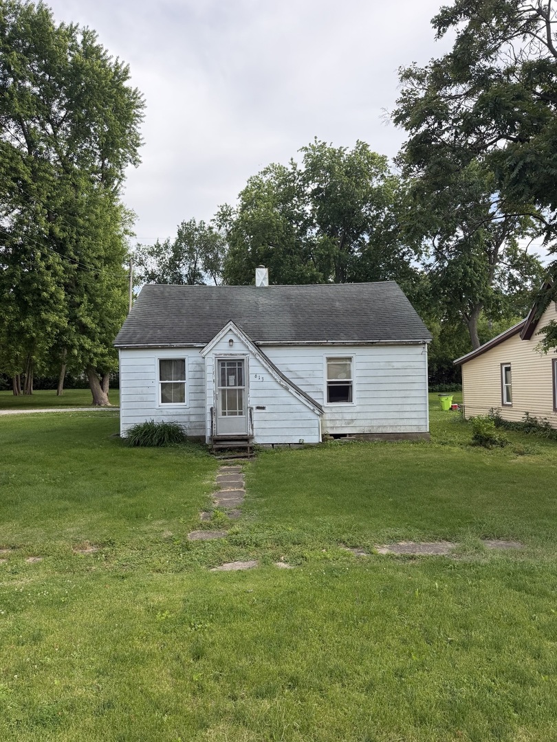 613 E Locust Street, Fairbury, IL 61739