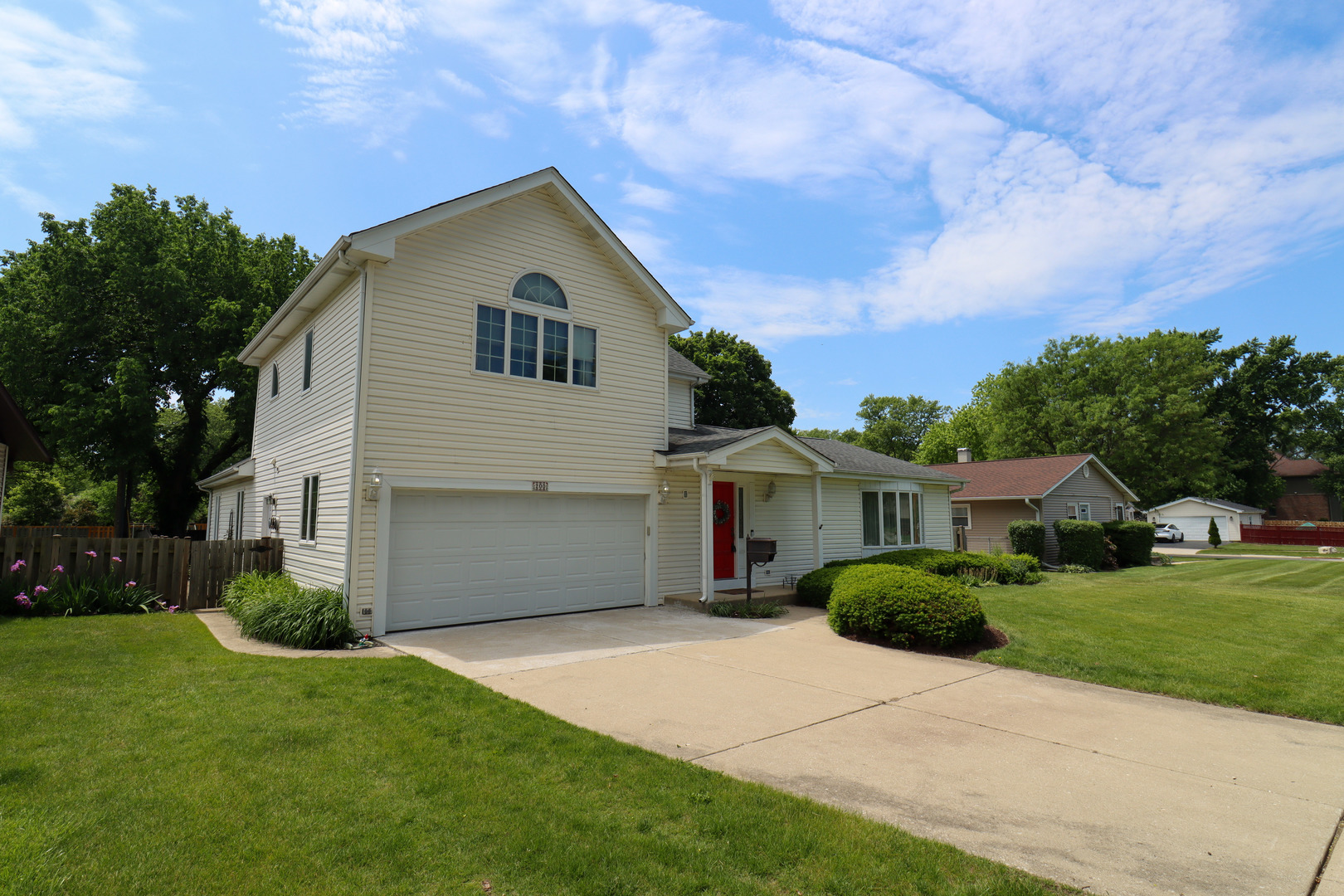 200 Navajo Trail, Buffalo Grove, IL 60089