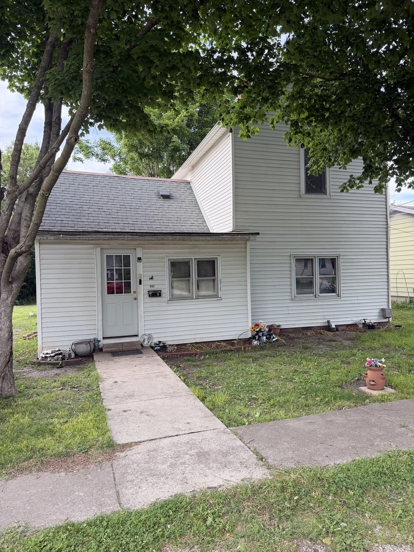 602 E Locust Street, Fairbury, IL 61739