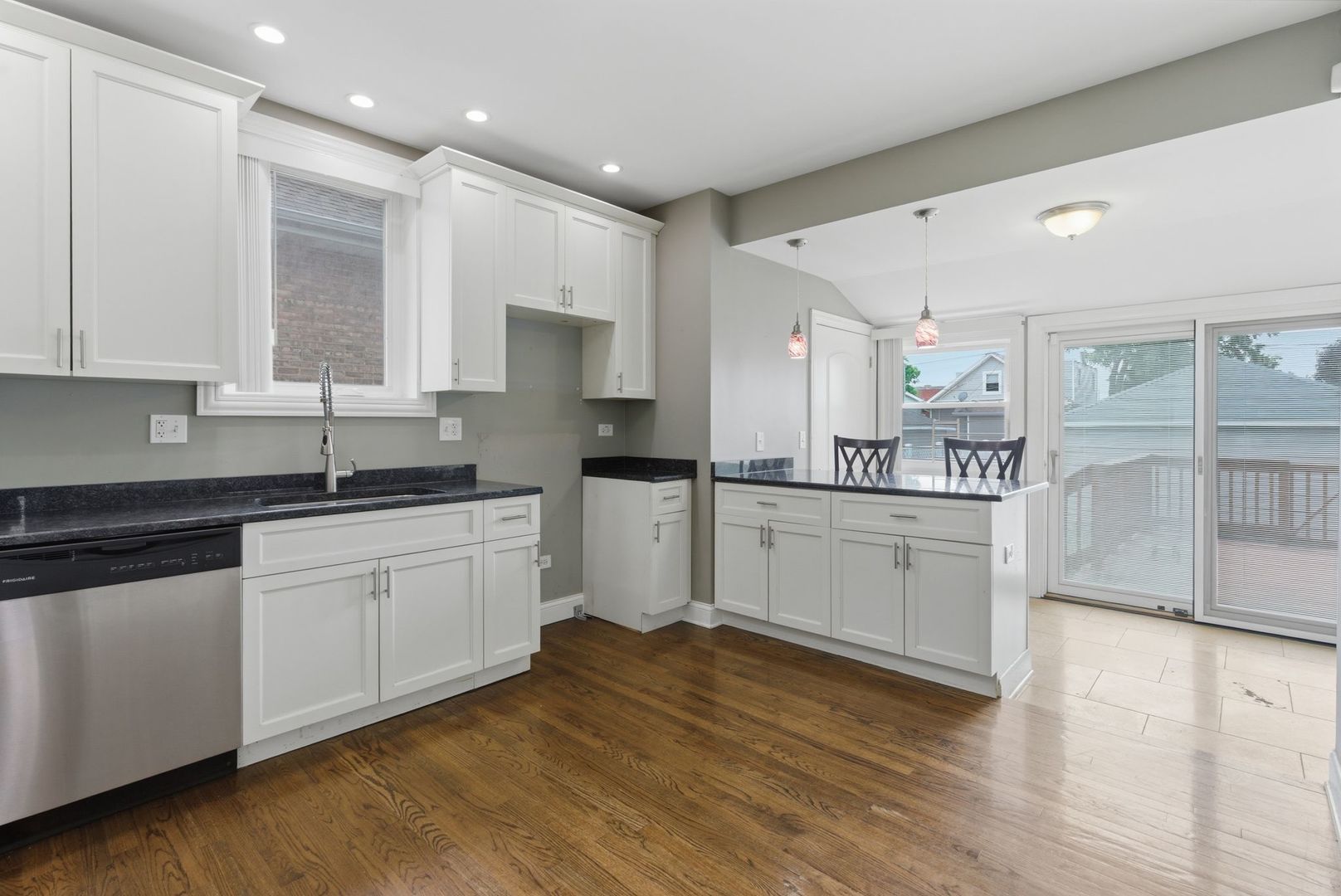 1536 Clinton Avenue, Berwyn, IL 60402